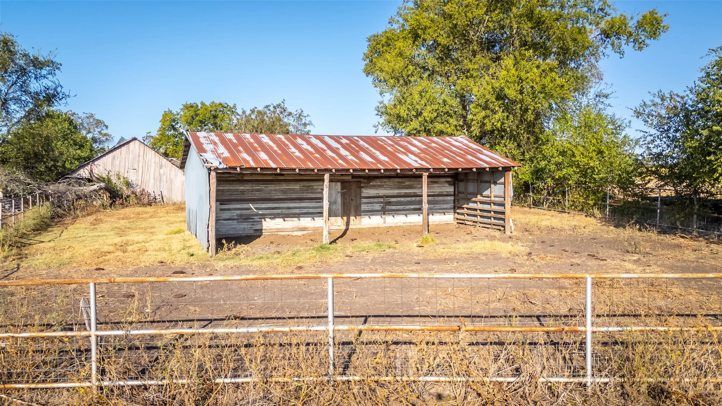 Farm For Sale in Johnson County , 4045 County Road 212, Alvarado, Texas 76009, 3 Bedroom, 2 Bathroom, 2 Garage spaces, 2,022 Sqft, built in 1958, Preowned, mls#21098858, Real Estate Agent in Alvarado, Homes For Sale in Johnson county, Homes For Sale in Alvarado, Realtor in Alvarado Texas, Real Estate Brokerage Independent Realty Texas, Luminita Cordes Realtor