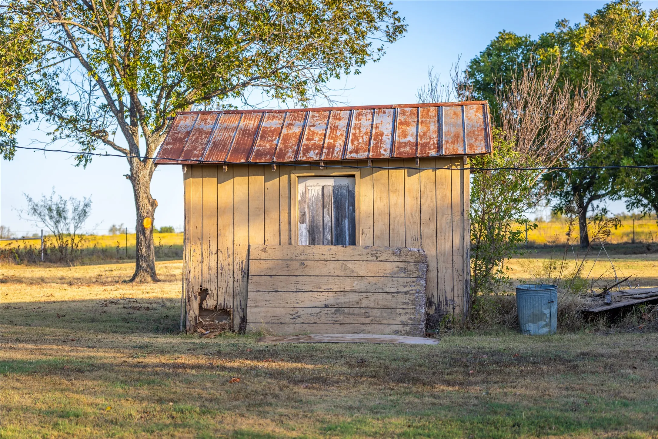 Farm For Sale in Johnson County , 4045 County Road 212, Alvarado, Texas 76009, 3 Bedroom, 2 Bathroom, 2 Garage spaces, 2,022 Sqft, built in 1958, Preowned, mls#21098858, Real Estate Agent in Alvarado, Homes For Sale in Johnson county, Homes For Sale in Alvarado, Realtor in Alvarado Texas, Real Estate Brokerage Independent Realty Texas, Luminita Cordes Realtor