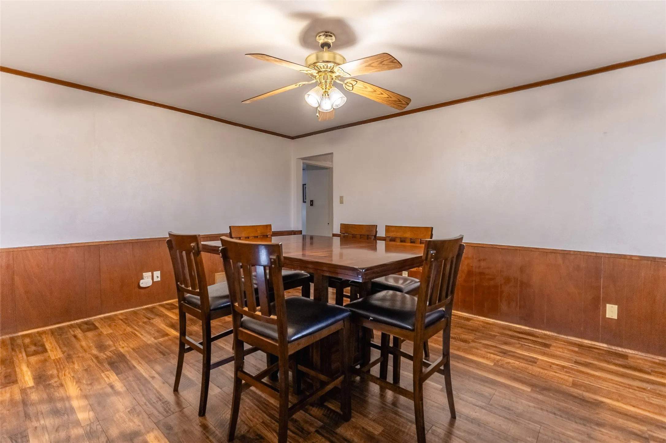 Farm For Sale in Johnson County , 4045 County Road 212, Alvarado, Texas 76009, 3 Bedroom, 2 Bathroom, 2 Garage spaces, 2,022 Sqft, built in 1958, Preowned, mls#21098858, Real Estate Agent in Alvarado, Homes For Sale in Johnson county, Homes For Sale in Alvarado, Realtor in Alvarado Texas, Real Estate Brokerage Independent Realty Texas, Luminita Cordes Realtor