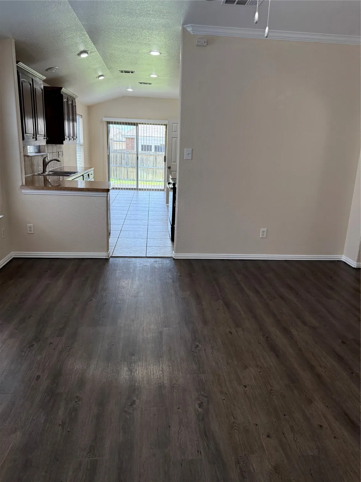 Single Family Residence For Rent in Tarrant County , 12125 Walden Wood Drive, Fort Worth, Texas 76244, 3 Bedroom, 2 Bathroom, 2 Garage spaces, 1,393 Sqft, built in 2007, mls#21099536, Real Estate Agent in Fort Worth, Homes For Rent in Tarrant county, Homes For Rent in Fort Worth, Realtor in Fort Worth Texas, Real Estate Brokerage Independent Realty Texas, Luminita Cordes Realtor