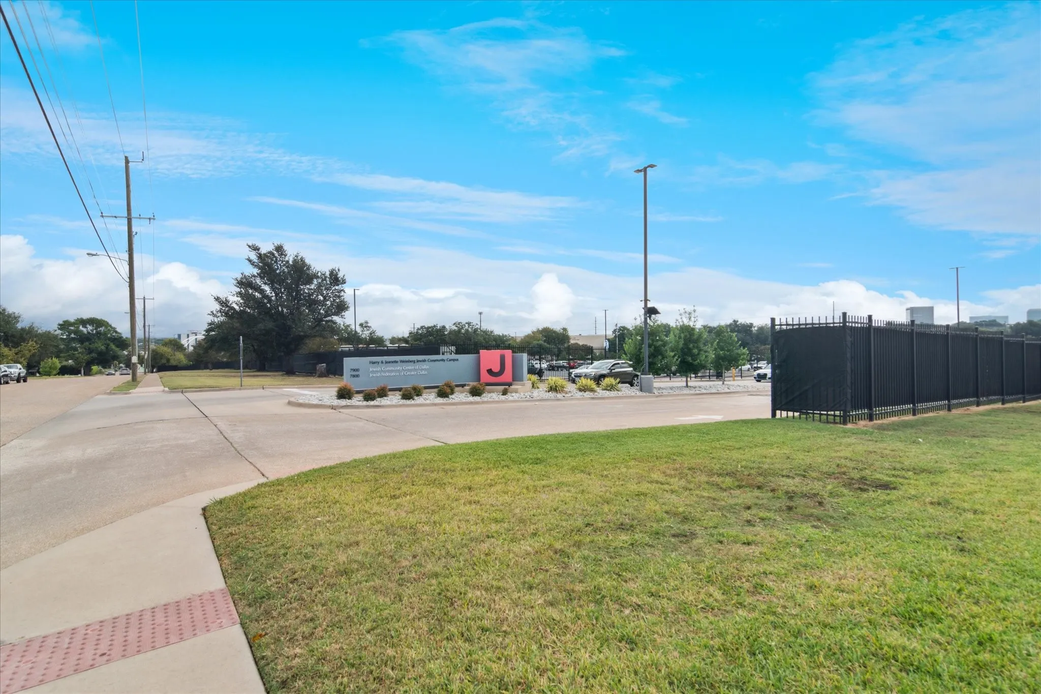 Condominium For Sale in Dallas County , 11118 Valleydale Drive A, Dallas, Texas 75230, 2 Bedroom, 2 Bathroom, Garage spaces, 948 Sqft, built in 1961, mls#21088661, Real Estate Agent in Dallas, Homes For Sale in Dallas county, Homes For Sale in Dallas, Realtor in Dallas Texas, Real Estate Brokerage Independent Realty Texas, Luminita Cordes Realtor