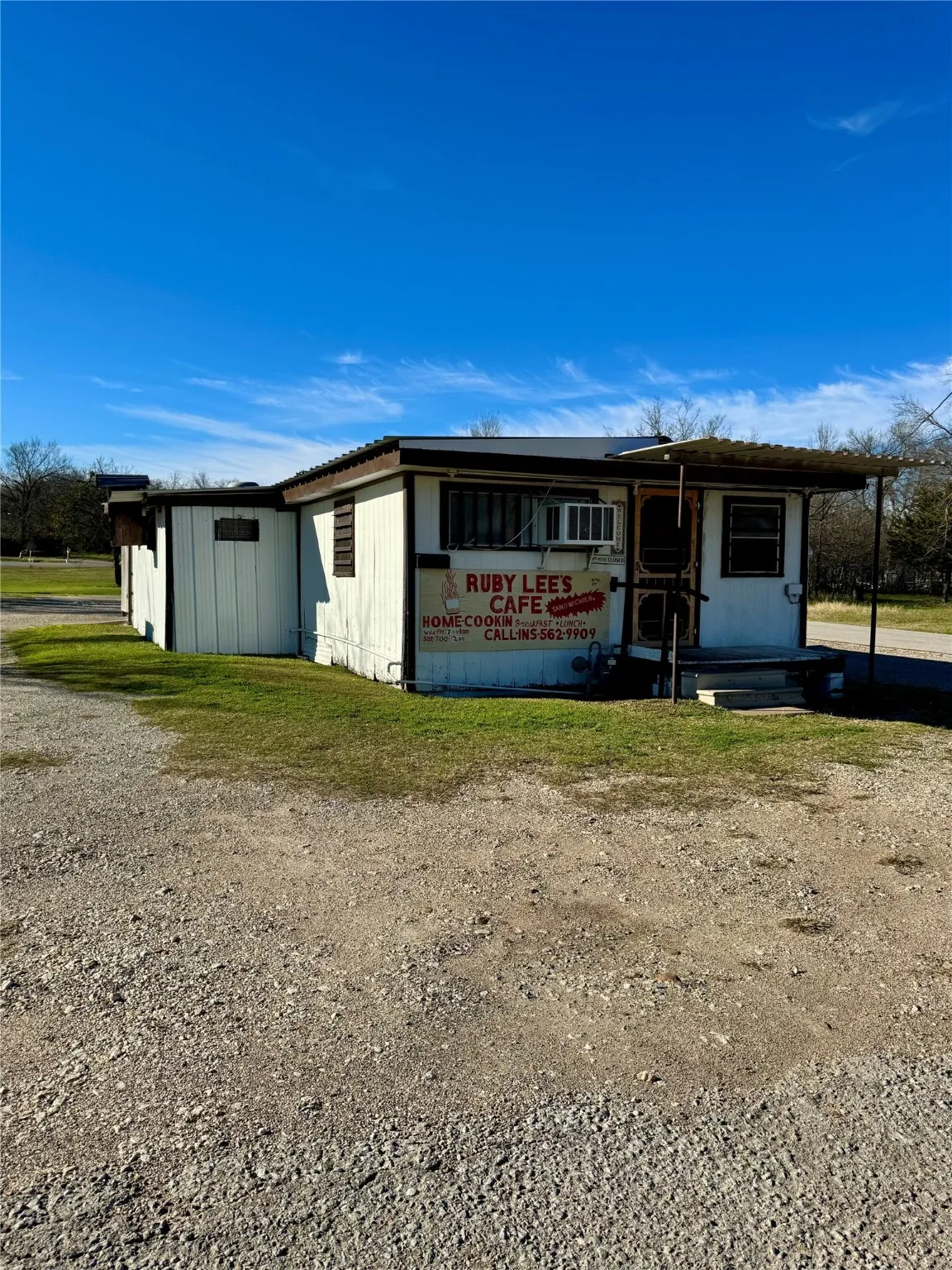 Single Family Residence For Sale in Limestone County , 209 N MARTIN LUTHER KING JR Highway, Mexia, Texas 76667, 0, 1 Bathroom, Garage spaces, 784 Sqft, built in 1959, Preowned, Price $80,000, mls#21099750, Real Estate Agent in Mexia, Homes For Sale in Limestone county, Homes For Sale in Mexia, Realtor in Mexia Texas, Real Estate Brokerage Independent Realty Texas, Luminita Cordes Realtor