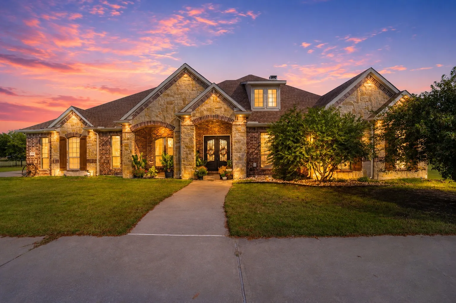 Single Family Residence For Sale in Hunt County , 5229 Horseshoe Lane, Royse City, Texas 75189, 4 Bedroom, 4 Bathroom, 3 Garage spaces, 3,809 Sqft, built in 2006, mls#21099760, Real Estate Agent in Royse City, Homes For Sale in Hunt county, Homes For Sale in Royse City, Realtor in Royse City Texas, Real Estate Brokerage Independent Realty Texas, Luminita Cordes Realtor