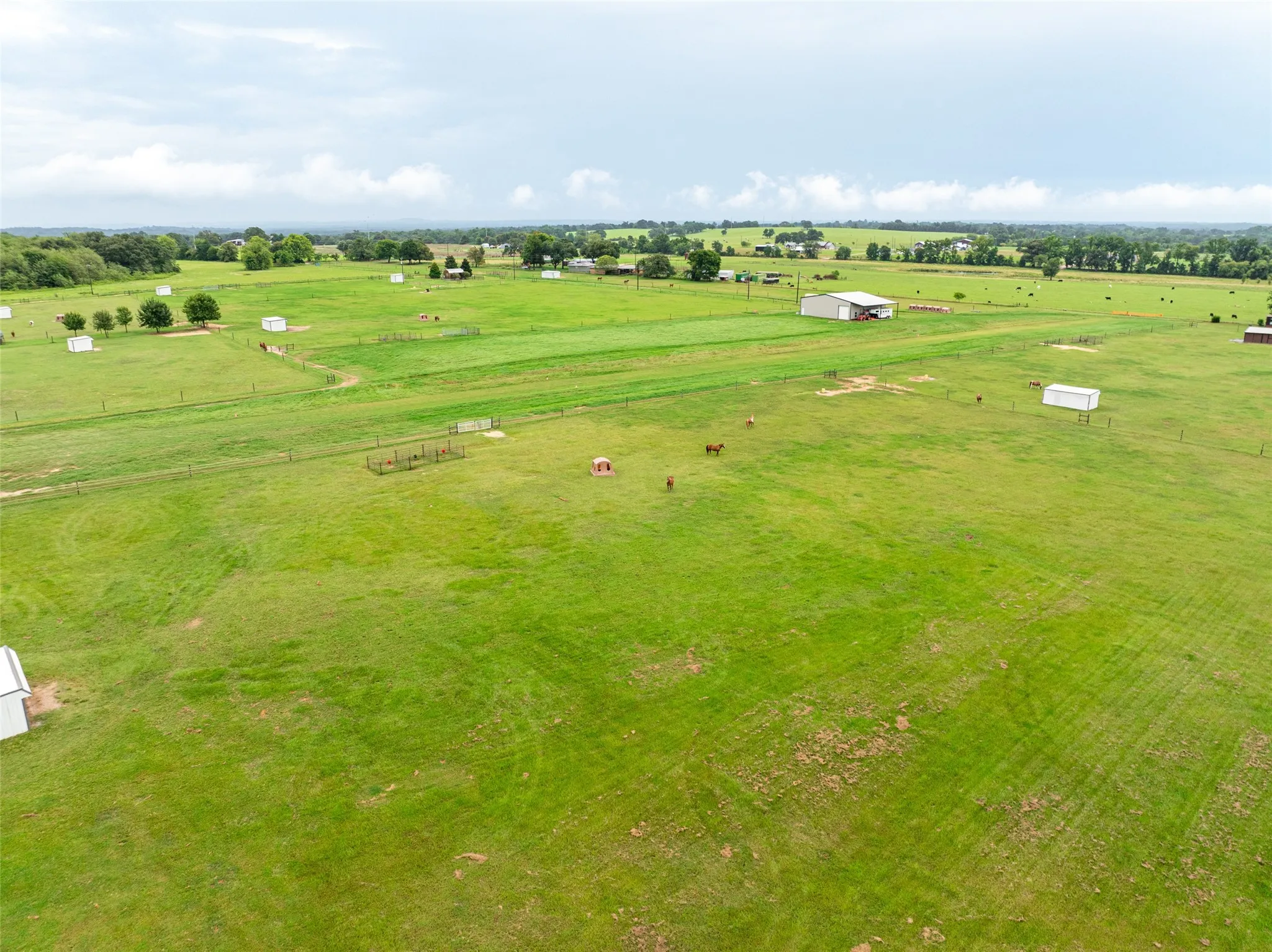 Single Family Residence For Sale in Van Zandt County , 7111 Fm 2339, Murchison, Texas 75778, 1 Bedroom, 1 Bathroom, Garage spaces, 640 Sqft, built in 2011, Preowned, Price $1,999,999, mls#21099592, Real Estate Agent in Murchison, Homes For Sale in Van Zandt county, Homes For Sale in Murchison, Realtor in Murchison Texas, Real Estate Brokerage Independent Realty Texas, Luminita Cordes Realtor