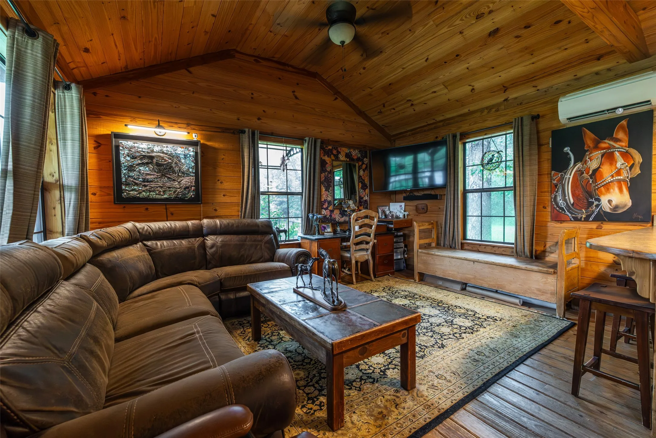 Single Family Residence For Sale in Van Zandt County , 7111 Fm 2339, Murchison, Texas 75778, 1 Bedroom, 1 Bathroom, Garage spaces, 640 Sqft, built in 2011, Preowned, Price $1,999,999, mls#21099592, Real Estate Agent in Murchison, Homes For Sale in Van Zandt county, Homes For Sale in Murchison, Realtor in Murchison Texas, Real Estate Brokerage Independent Realty Texas, Luminita Cordes Realtor