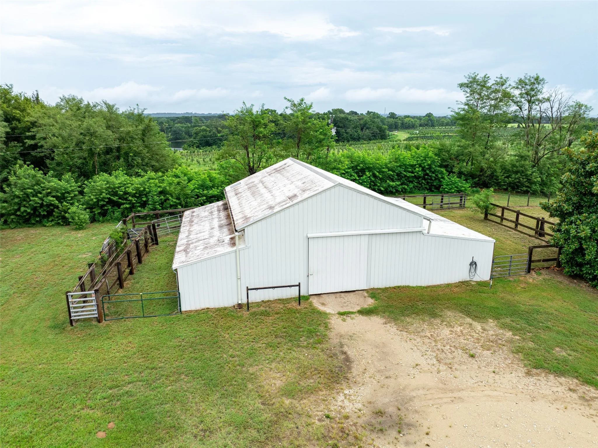Single Family Residence For Sale in Van Zandt County , 7111 Fm 2339, Murchison, Texas 75778, 1 Bedroom, 1 Bathroom, Garage spaces, 640 Sqft, built in 2011, Preowned, Price $1,999,999, mls#21099592, Real Estate Agent in Murchison, Homes For Sale in Van Zandt county, Homes For Sale in Murchison, Realtor in Murchison Texas, Real Estate Brokerage Independent Realty Texas, Luminita Cordes Realtor
