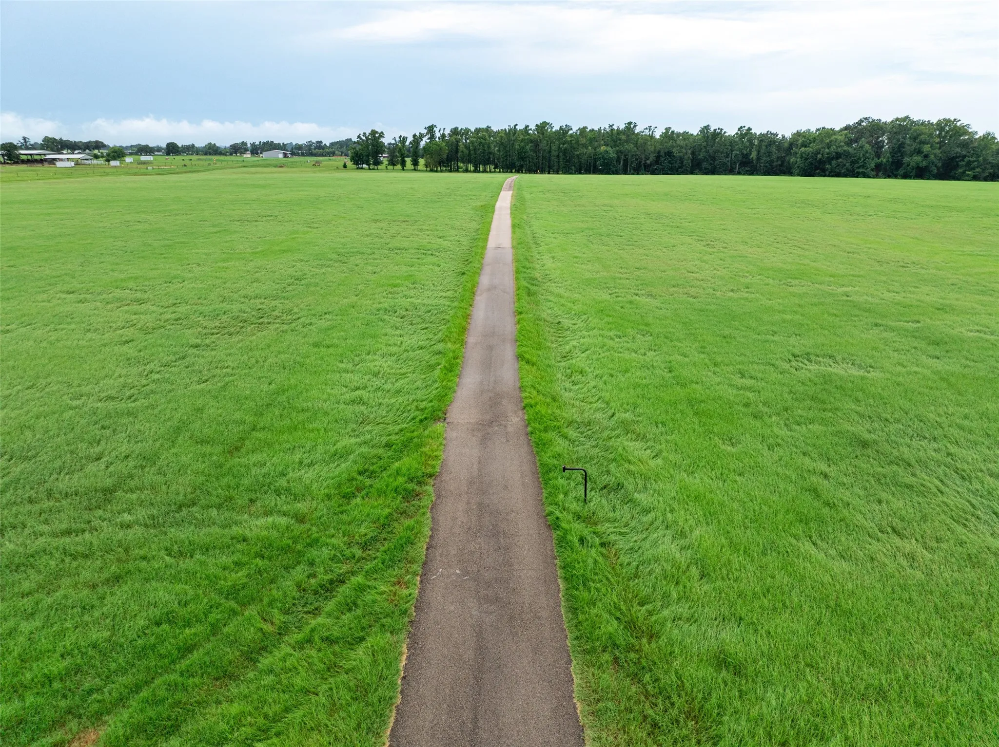 Single Family Residence For Sale in Van Zandt County , 7111 Fm 2339, Murchison, Texas 75778, 1 Bedroom, 1 Bathroom, Garage spaces, 640 Sqft, built in 2011, Preowned, Price $1,999,999, mls#21099592, Real Estate Agent in Murchison, Homes For Sale in Van Zandt county, Homes For Sale in Murchison, Realtor in Murchison Texas, Real Estate Brokerage Independent Realty Texas, Luminita Cordes Realtor
