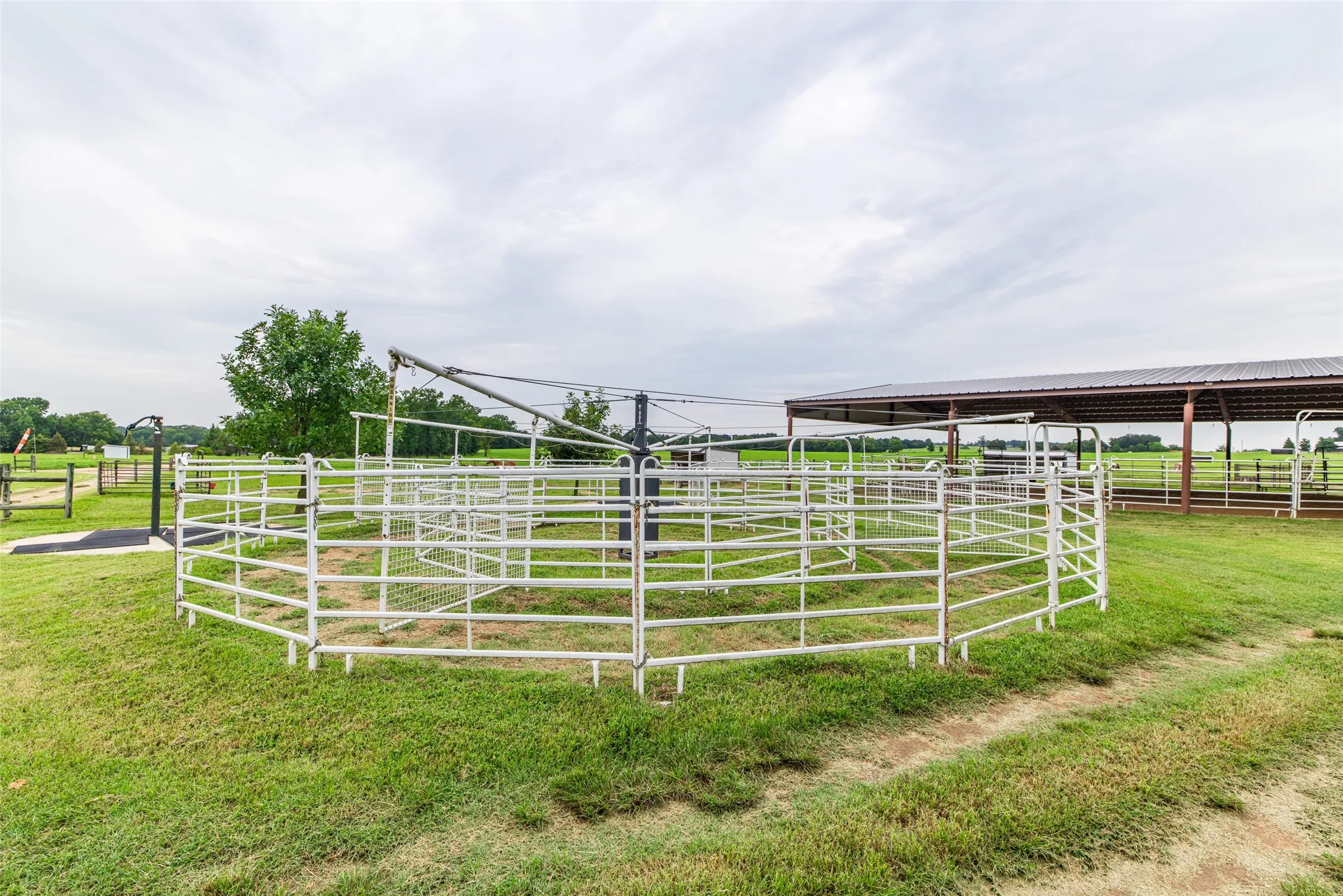 Single Family Residence For Sale in Van Zandt County , 7111 Fm 2339, Murchison, Texas 75778, 1 Bedroom, 1 Bathroom, Garage spaces, 640 Sqft, built in 2011, Preowned, Price $1,999,999, mls#21099592, Real Estate Agent in Murchison, Homes For Sale in Van Zandt county, Homes For Sale in Murchison, Realtor in Murchison Texas, Real Estate Brokerage Independent Realty Texas, Luminita Cordes Realtor
