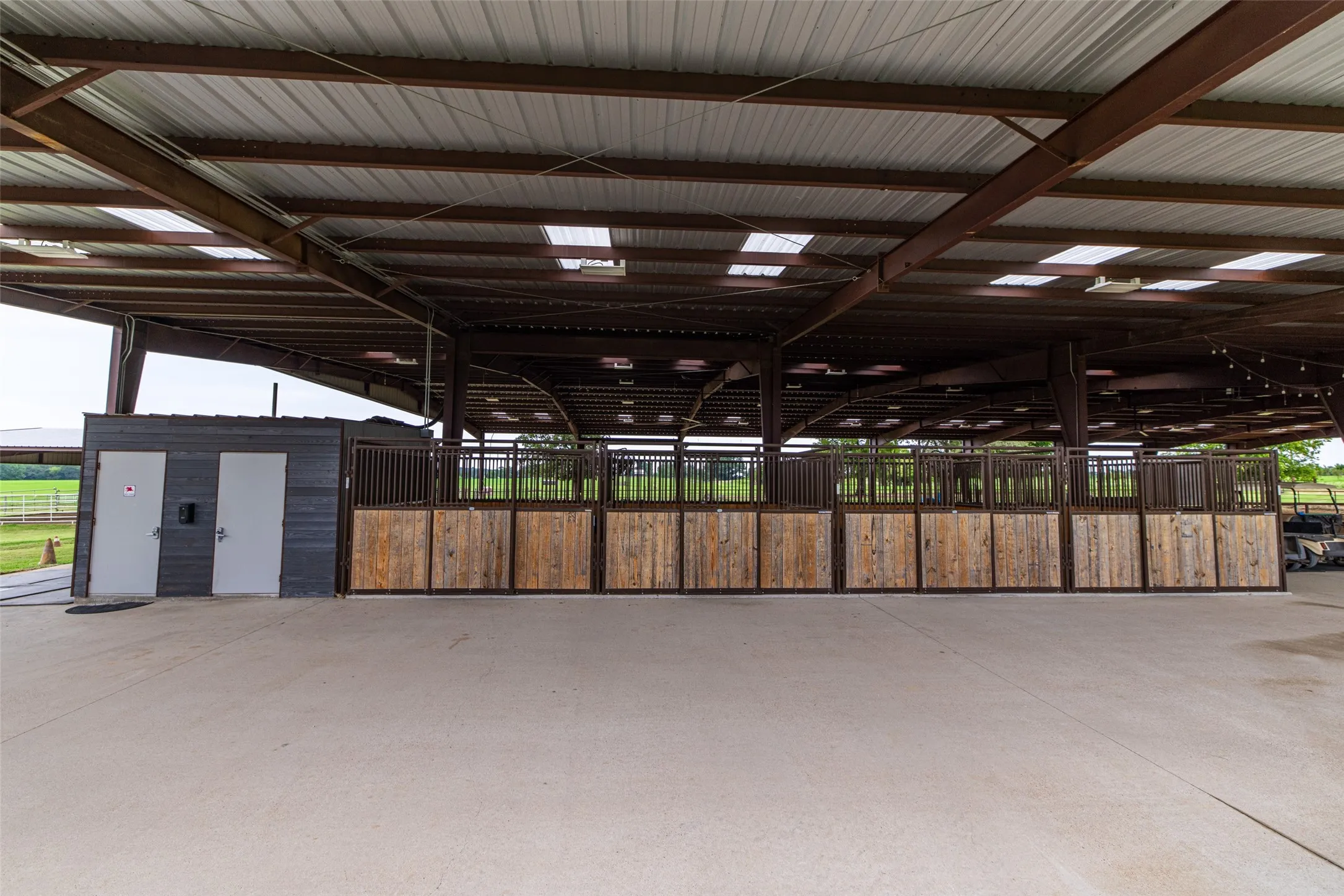Single Family Residence For Sale in Van Zandt County , 7111 Fm 2339, Murchison, Texas 75778, 1 Bedroom, 1 Bathroom, Garage spaces, 640 Sqft, built in 2011, Preowned, Price $1,999,999, mls#21099592, Real Estate Agent in Murchison, Homes For Sale in Van Zandt county, Homes For Sale in Murchison, Realtor in Murchison Texas, Real Estate Brokerage Independent Realty Texas, Luminita Cordes Realtor