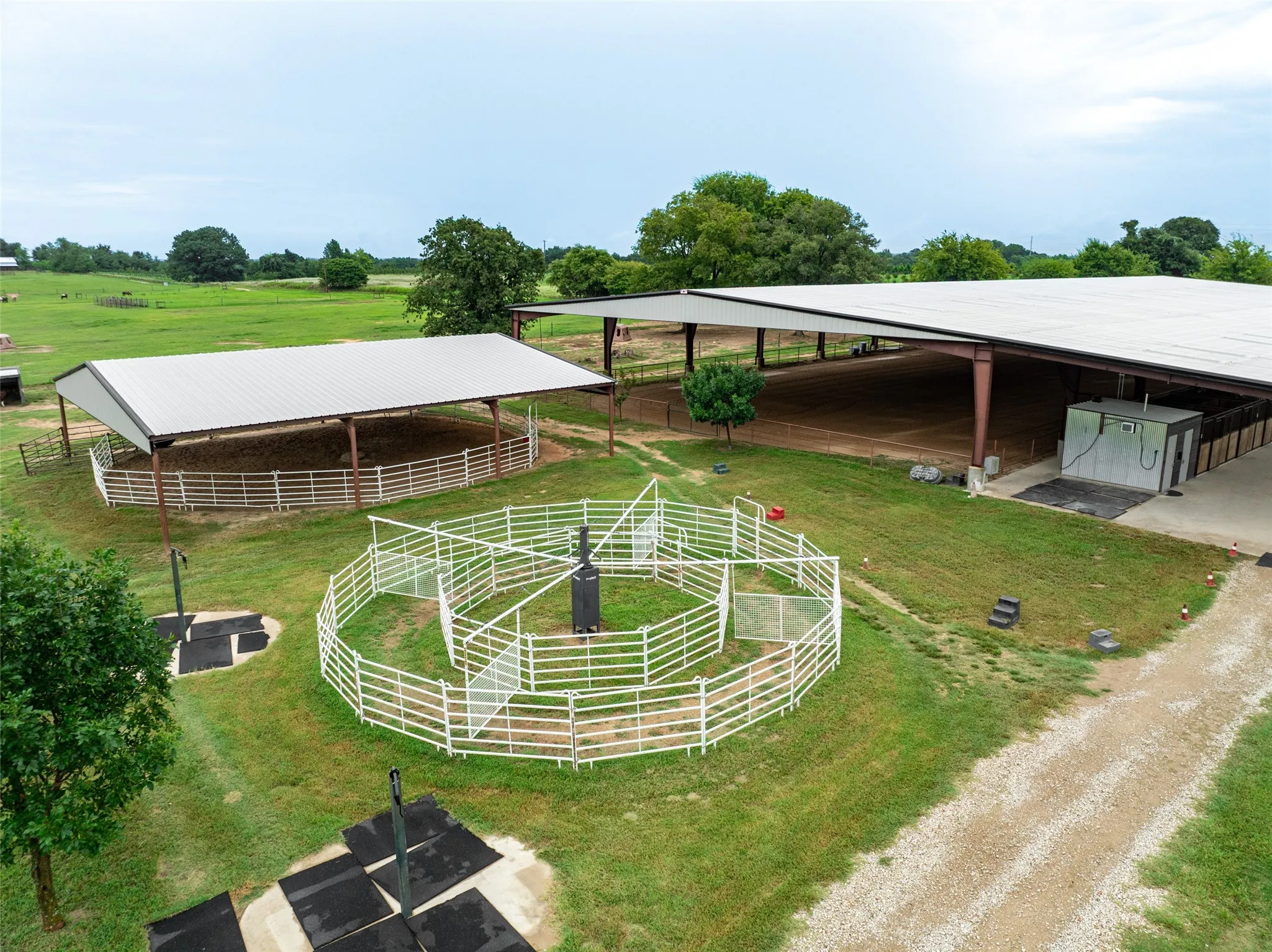 Single Family Residence For Sale in Van Zandt County , 7111 Fm 2339, Murchison, Texas 75778, 1 Bedroom, 1 Bathroom, Garage spaces, 640 Sqft, built in 2011, Preowned, Price $1,999,999, mls#21099592, Real Estate Agent in Murchison, Homes For Sale in Van Zandt county, Homes For Sale in Murchison, Realtor in Murchison Texas, Real Estate Brokerage Independent Realty Texas, Luminita Cordes Realtor