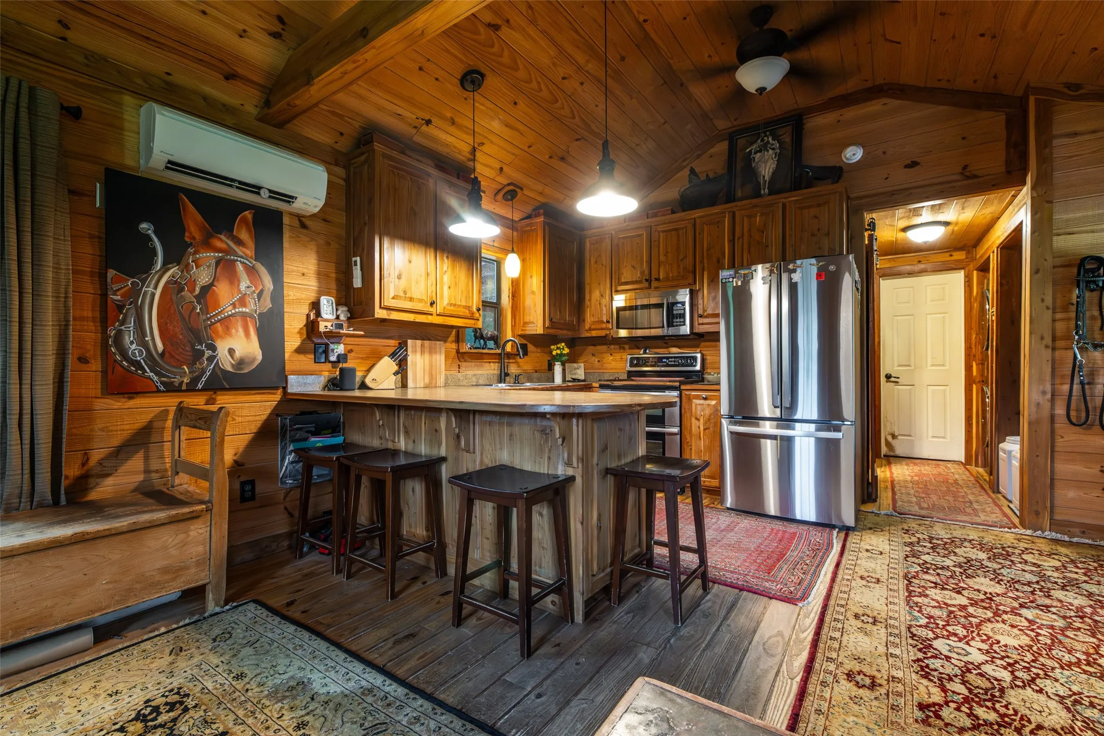 Single Family Residence For Sale in Van Zandt County , 7111 Fm 2339, Murchison, Texas 75778, 1 Bedroom, 1 Bathroom, Garage spaces, 640 Sqft, built in 2011, Preowned, Price $1,999,999, mls#21099592, Real Estate Agent in Murchison, Homes For Sale in Van Zandt county, Homes For Sale in Murchison, Realtor in Murchison Texas, Real Estate Brokerage Independent Realty Texas, Luminita Cordes Realtor