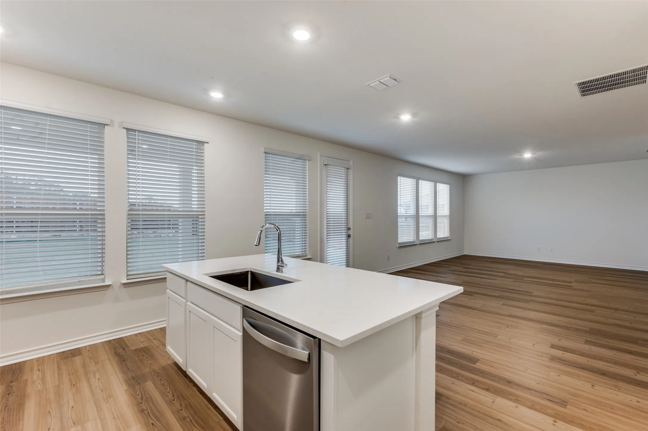 Single Family Residence For Sale in Denton County , 2704 Goldfinch Drive, Denton, Texas 76205, 3 Bedroom, 3 Bathroom, 2 Garage spaces, 2,444 Sqft, built in 2025, New Construction - Complete, mls#21100083, Real Estate Agent in Denton, Homes For Sale in Denton county, Homes For Sale in Denton, Realtor in Denton Texas, Real Estate Brokerage Independent Realty Texas, Luminita Cordes Realtor