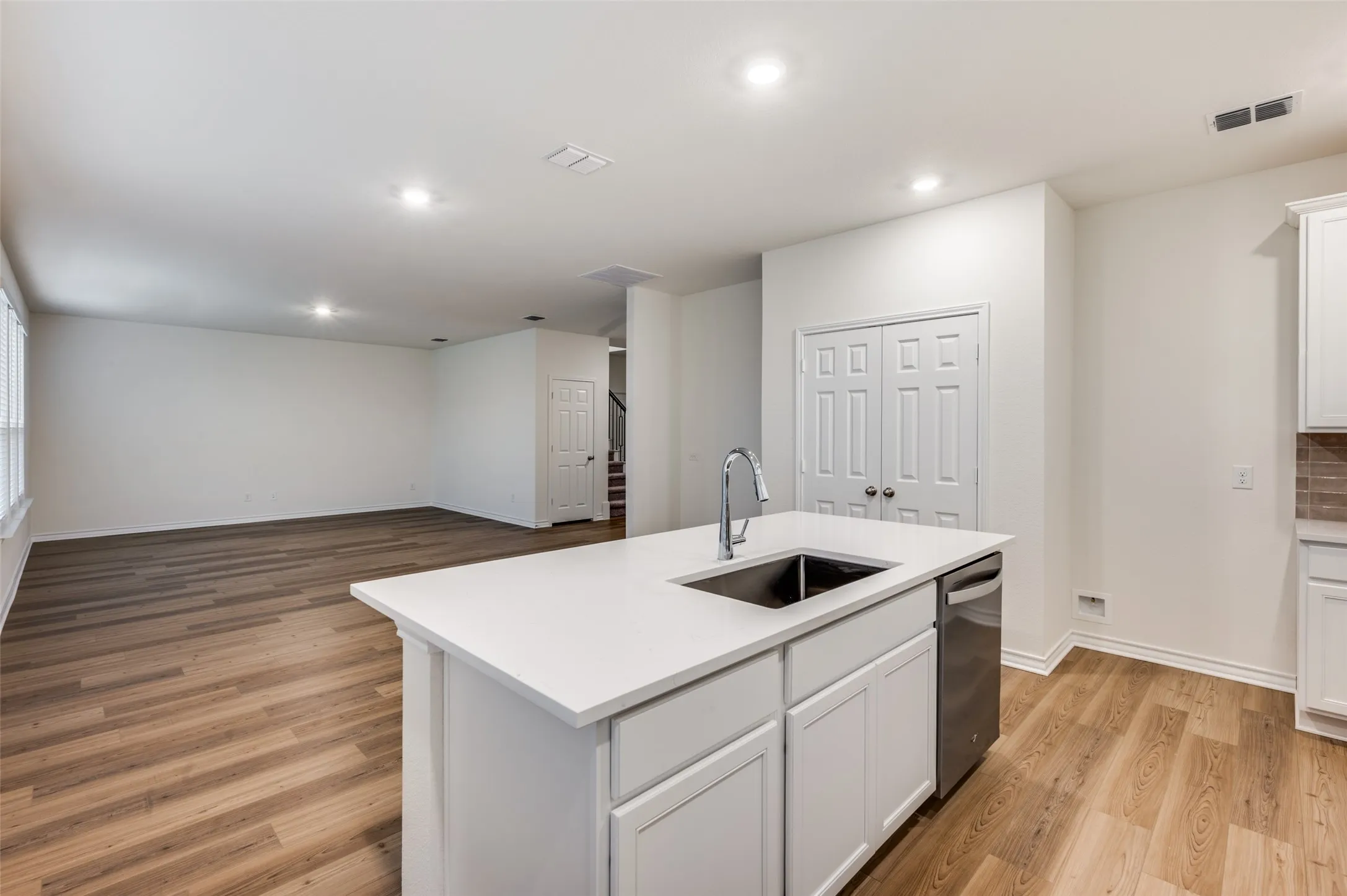 Single Family Residence For Sale in Denton County , 2704 Goldfinch Drive, Denton, Texas 76205, 3 Bedroom, 3 Bathroom, 2 Garage spaces, 2,444 Sqft, built in 2025, New Construction - Complete, mls#21100083, Real Estate Agent in Denton, Homes For Sale in Denton county, Homes For Sale in Denton, Realtor in Denton Texas, Real Estate Brokerage Independent Realty Texas, Luminita Cordes Realtor