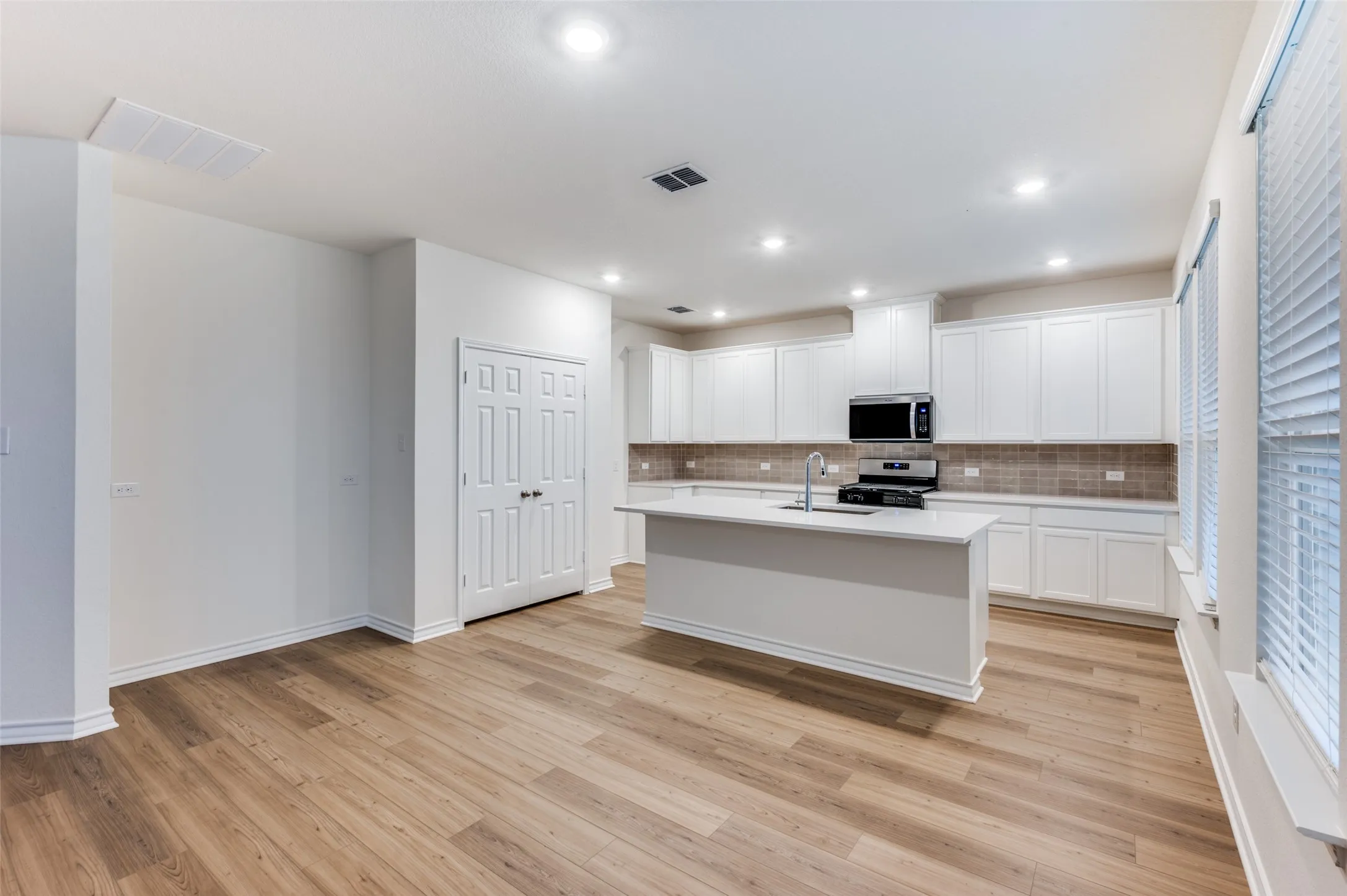 Single Family Residence For Sale in Denton County , 2704 Goldfinch Drive, Denton, Texas 76205, 3 Bedroom, 3 Bathroom, 2 Garage spaces, 2,444 Sqft, built in 2025, New Construction - Complete, mls#21100083, Real Estate Agent in Denton, Homes For Sale in Denton county, Homes For Sale in Denton, Realtor in Denton Texas, Real Estate Brokerage Independent Realty Texas, Luminita Cordes Realtor