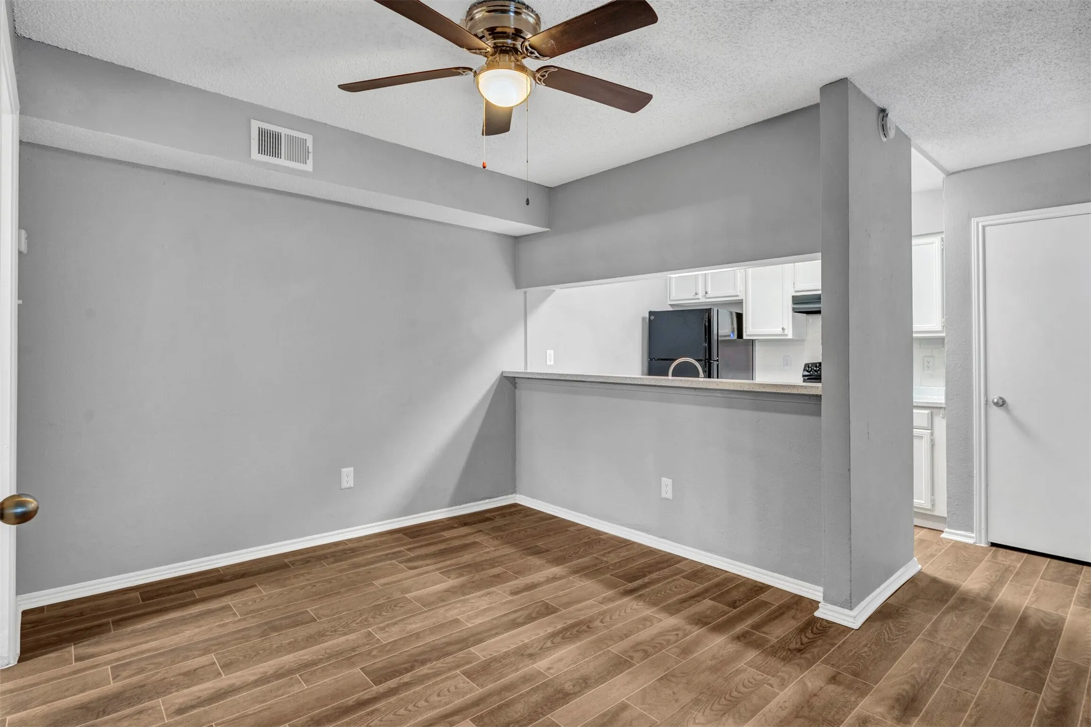 Condominium For Sale in Dallas County , 11311 Audelia Road 230, Dallas, Texas 75243, 2 Bedroom, 2 Bathroom, Garage spaces, 1,017 Sqft, built in 1982, mls#21100286, Real Estate Agent in Dallas, Homes For Sale in Dallas county, Homes For Sale in Dallas, Realtor in Dallas Texas, Real Estate Brokerage Independent Realty Texas, Luminita Cordes Realtor
