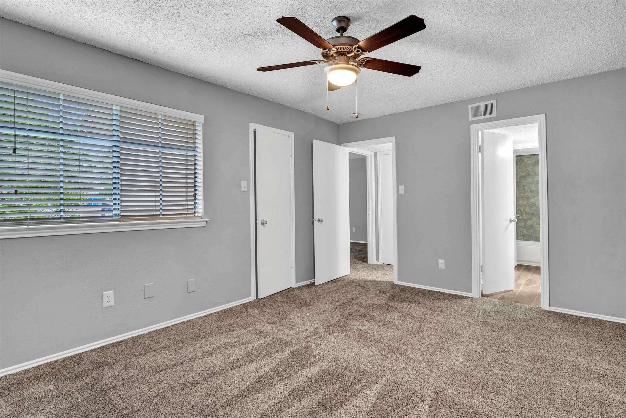 Condominium For Sale in Dallas County , 11311 Audelia Road 230, Dallas, Texas 75243, 2 Bedroom, 2 Bathroom, Garage spaces, 1,017 Sqft, built in 1982, mls#21100286, Real Estate Agent in Dallas, Homes For Sale in Dallas county, Homes For Sale in Dallas, Realtor in Dallas Texas, Real Estate Brokerage Independent Realty Texas, Luminita Cordes Realtor