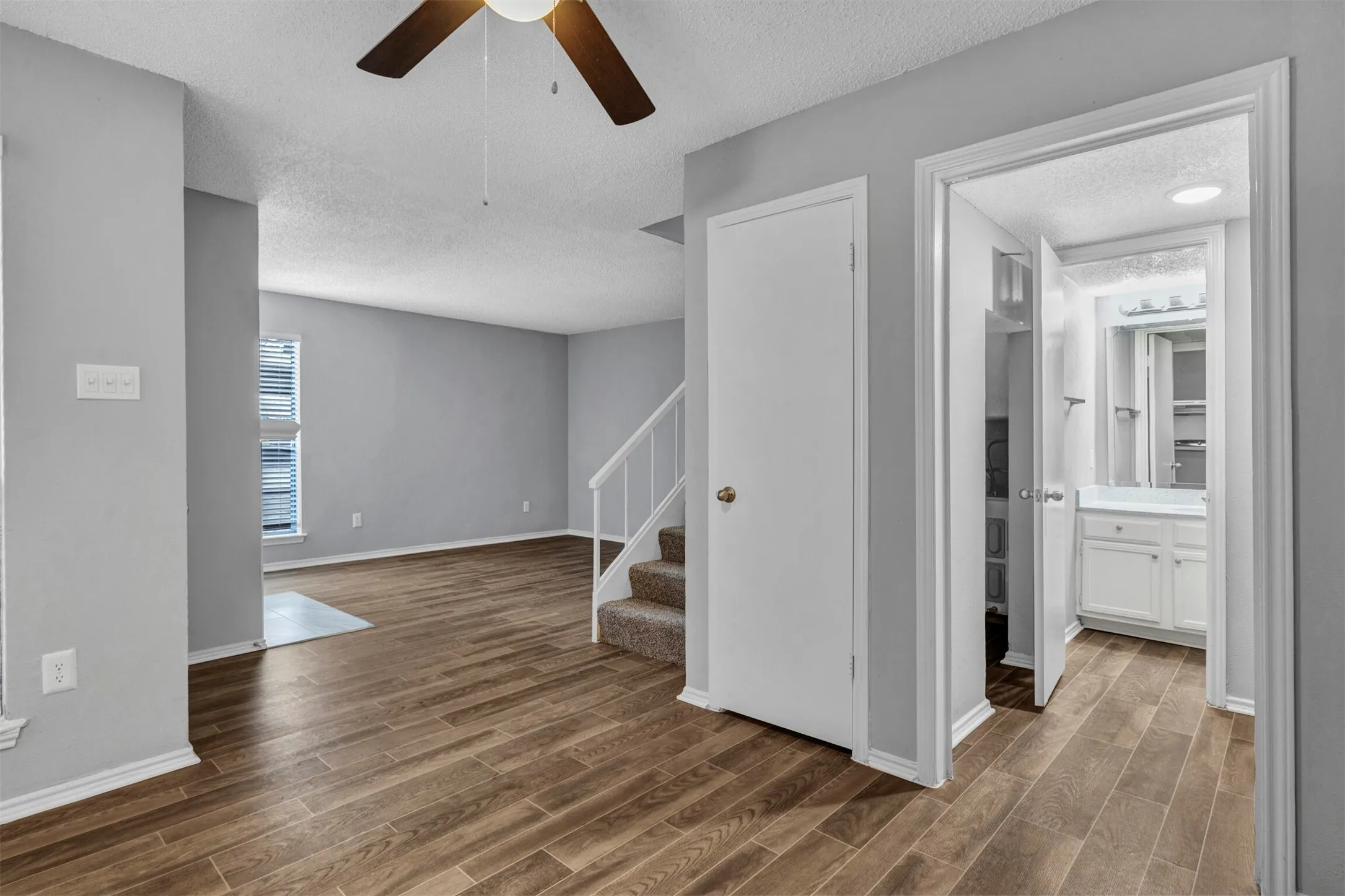 Condominium For Sale in Dallas County , 11311 Audelia Road 230, Dallas, Texas 75243, 2 Bedroom, 2 Bathroom, Garage spaces, 1,017 Sqft, built in 1982, mls#21100286, Real Estate Agent in Dallas, Homes For Sale in Dallas county, Homes For Sale in Dallas, Realtor in Dallas Texas, Real Estate Brokerage Independent Realty Texas, Luminita Cordes Realtor