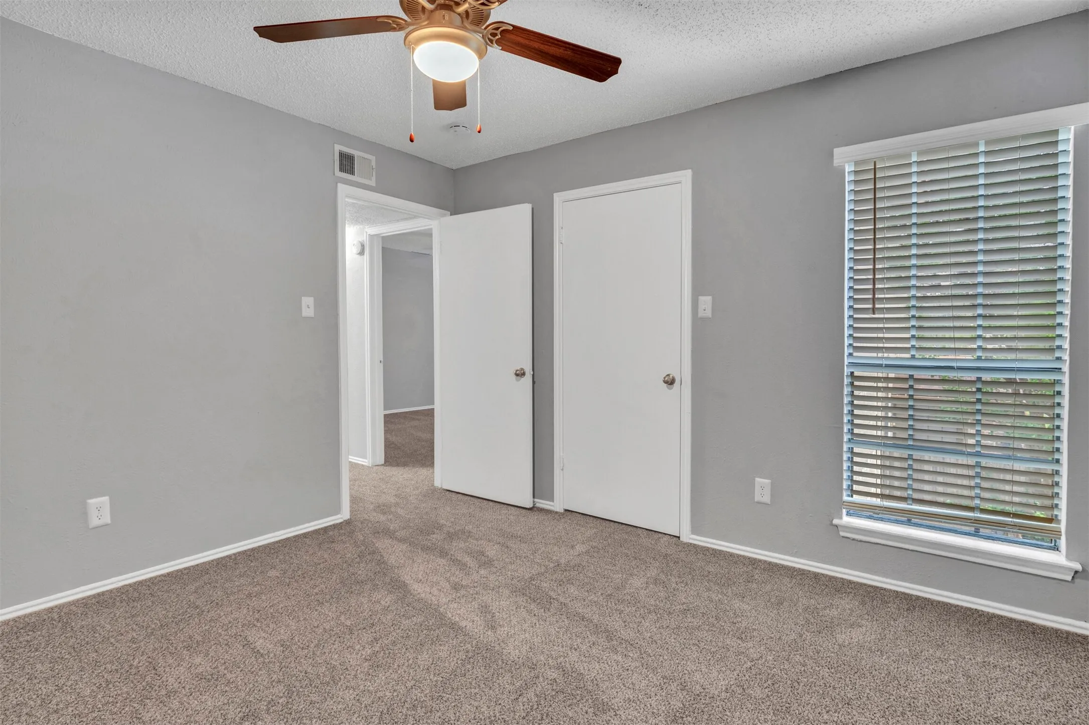 Condominium For Sale in Dallas County , 11311 Audelia Road 230, Dallas, Texas 75243, 2 Bedroom, 2 Bathroom, Garage spaces, 1,017 Sqft, built in 1982, mls#21100286, Real Estate Agent in Dallas, Homes For Sale in Dallas county, Homes For Sale in Dallas, Realtor in Dallas Texas, Real Estate Brokerage Independent Realty Texas, Luminita Cordes Realtor