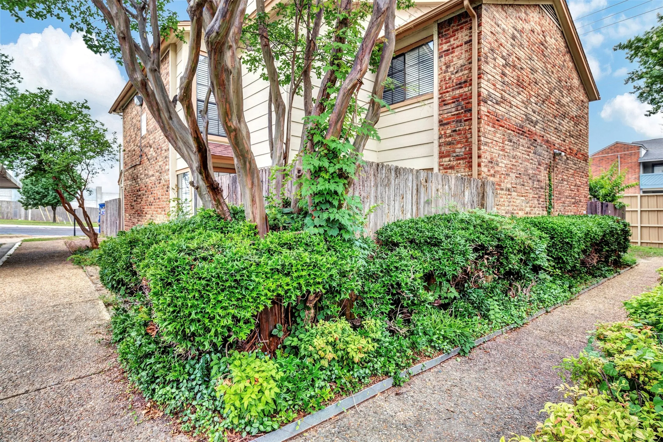 Condominium For Sale in Dallas County , 11311 Audelia Road 230, Dallas, Texas 75243, 2 Bedroom, 2 Bathroom, Garage spaces, 1,017 Sqft, built in 1982, mls#21100286, Real Estate Agent in Dallas, Homes For Sale in Dallas county, Homes For Sale in Dallas, Realtor in Dallas Texas, Real Estate Brokerage Independent Realty Texas, Luminita Cordes Realtor