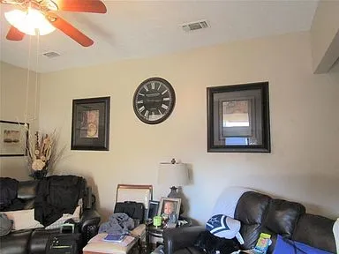 Living area with ceiling fan