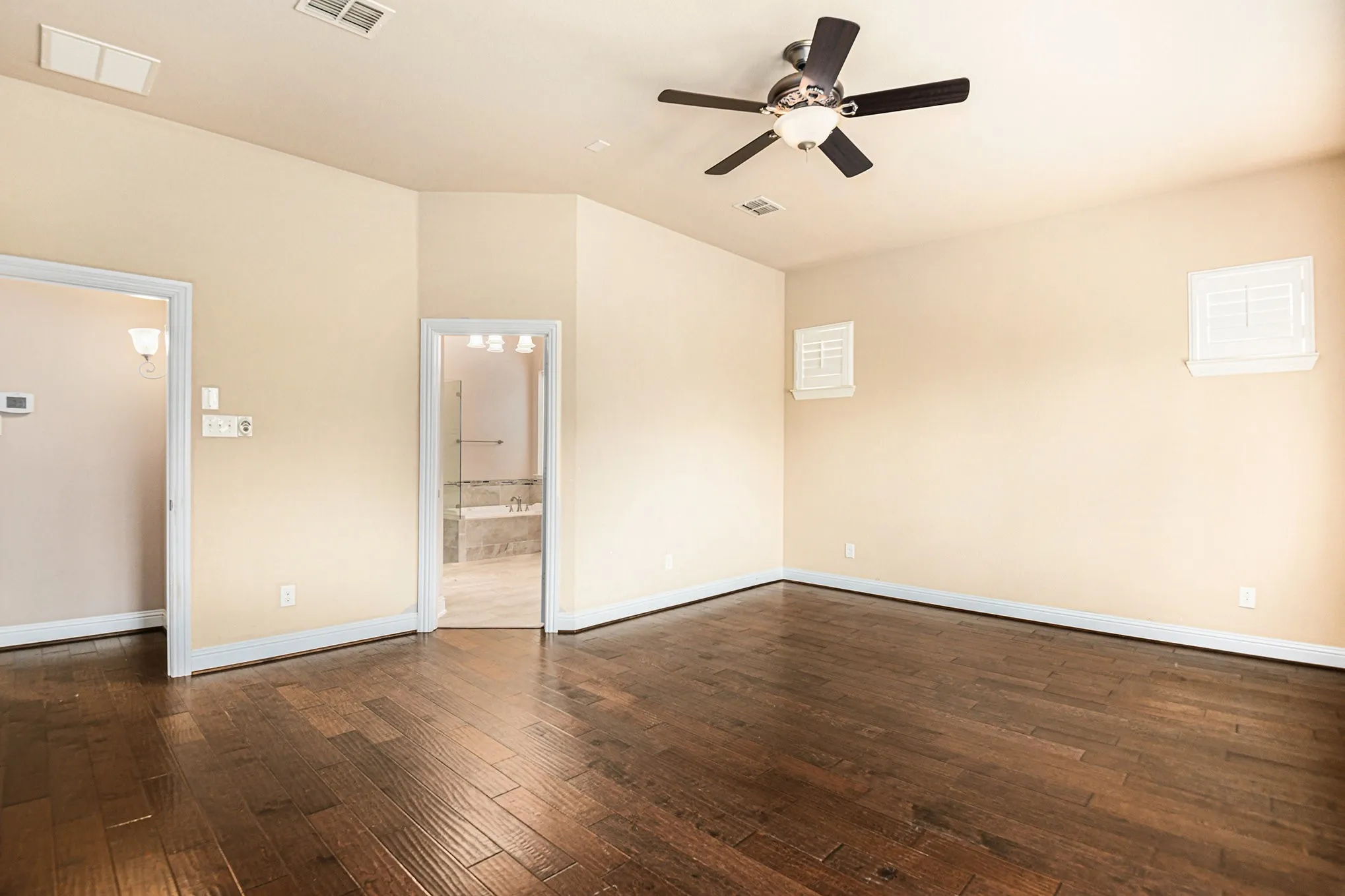 Single Family Residence For Sale in Denton County , 204 Lilypad Bend, Argyle, Texas 76226, 4 Bedroom, 4 Bathroom, 2 Garage spaces, 3,284 Sqft, built in 2016, Preowned, mls#21098199, Real Estate Agent in Argyle, Homes For Sale in Denton county, Homes For Sale in Argyle, Realtor in Argyle Texas, Real Estate Brokerage Independent Realty Texas, Luminita Cordes Realtor