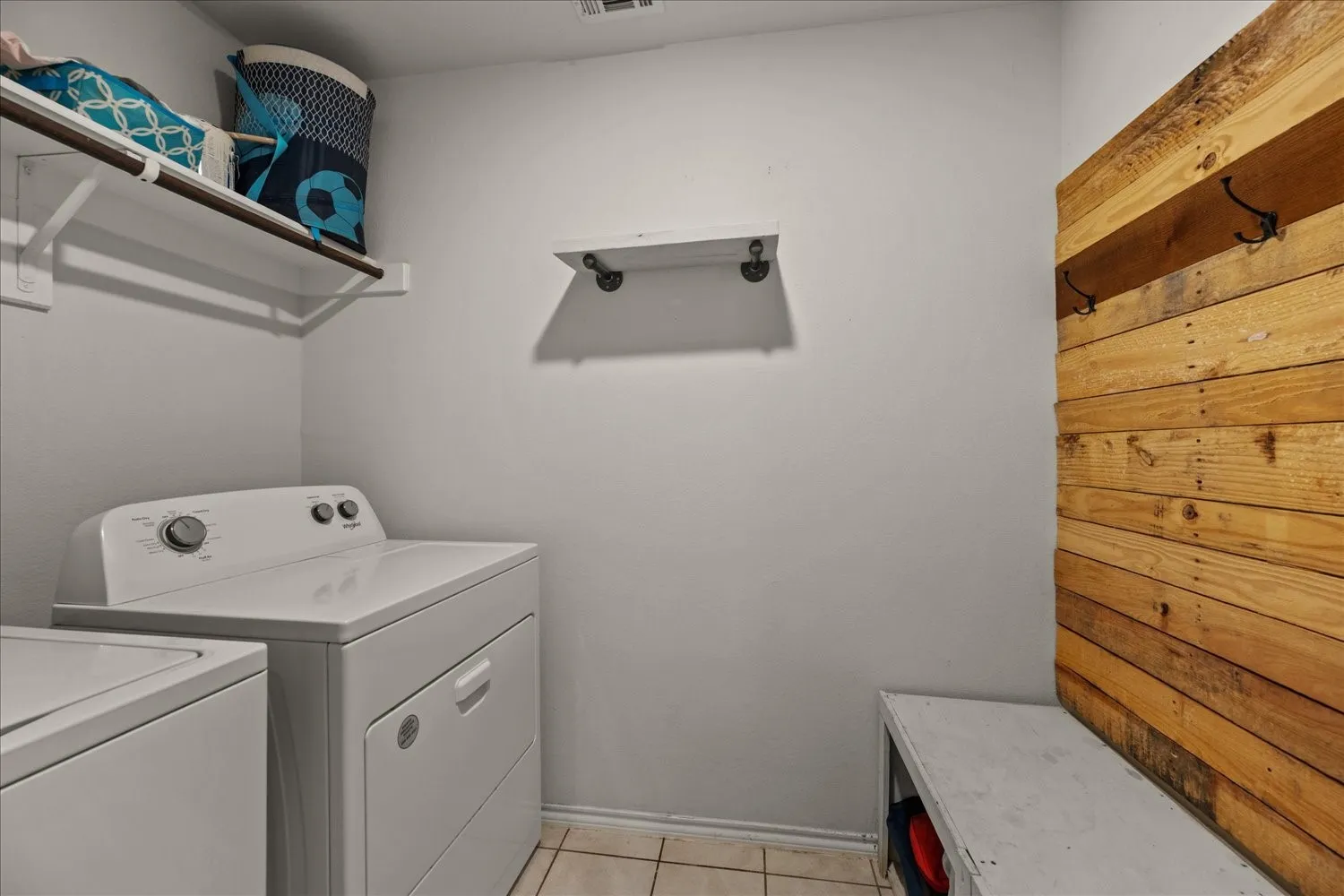 Single Family Residence For Sale in Collin County , 400 Shiplap Lane, Josephine, Texas 75189, 5 Bedroom, 2 Bathroom, 2 Garage spaces, 2,047 Sqft, built in 2018, mls#21100650, Real Estate Agent in Josephine, Homes For Sale in Collin county, Homes For Sale in Josephine, Realtor in Josephine Texas, Real Estate Brokerage Independent Realty Texas, Luminita Cordes Realtor