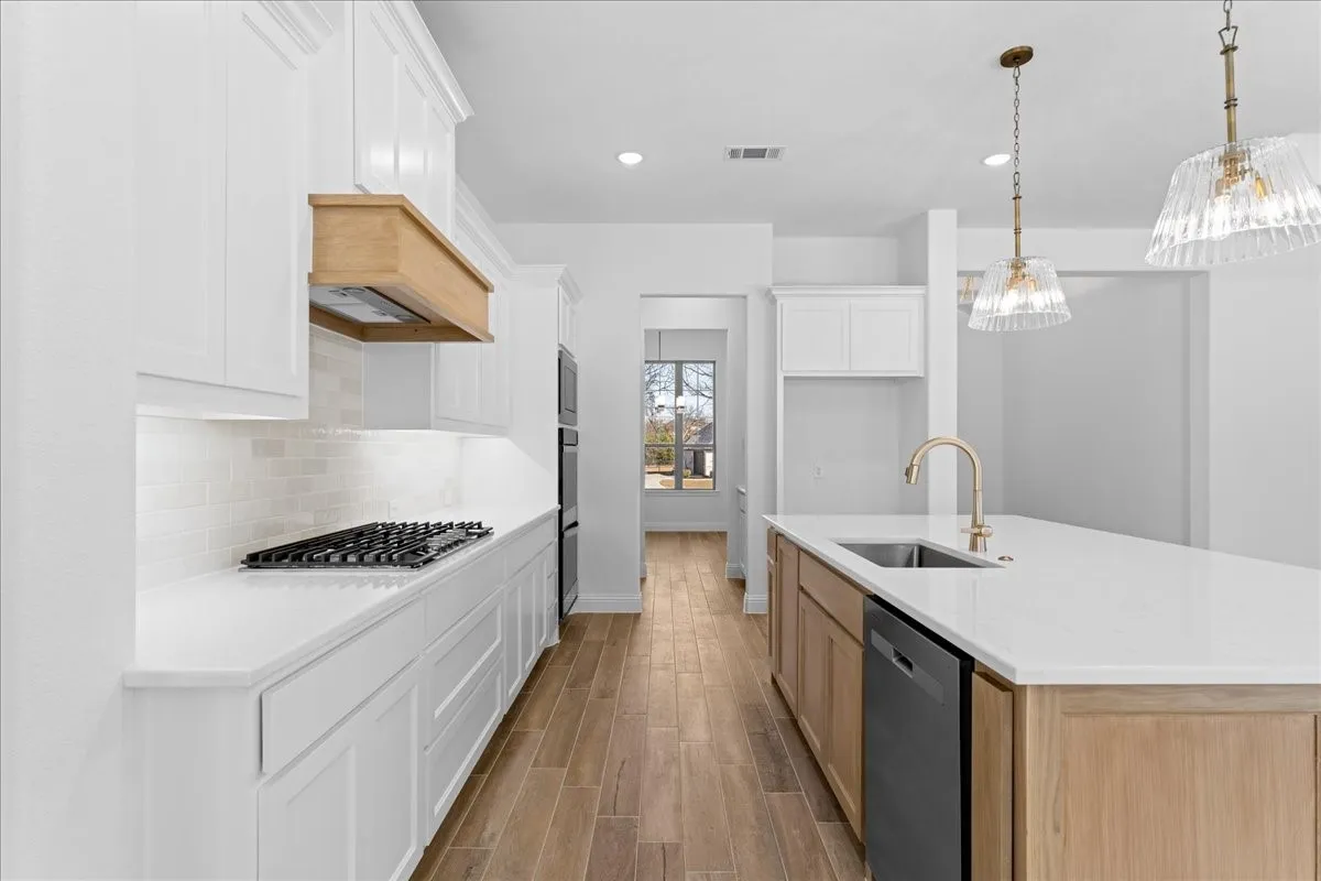 Single Family Residence For Sale in Parker County , 687 Bent Tree Lane, Weatherford, Texas 76085, 4 Bedroom, 3 Bathroom, 3 Garage spaces, 2,651 Sqft, built in 2025, New Construction - Complete, mls#21100943, Real Estate Agent in Weatherford, Homes For Sale in Parker county, Homes For Sale in Weatherford, Realtor in Weatherford Texas, Real Estate Brokerage Independent Realty Texas, Luminita Cordes Realtor