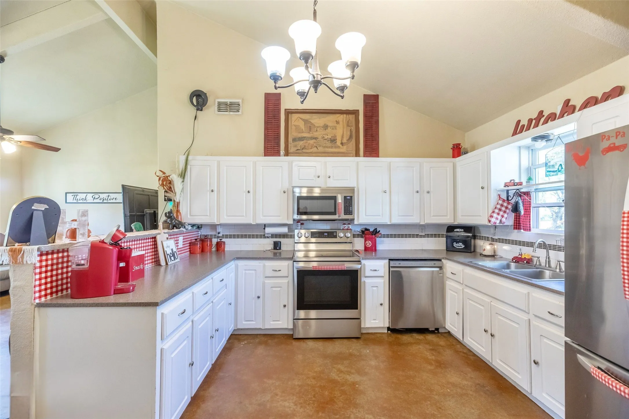 Kitchen is move-in ready & Fridge can stay!