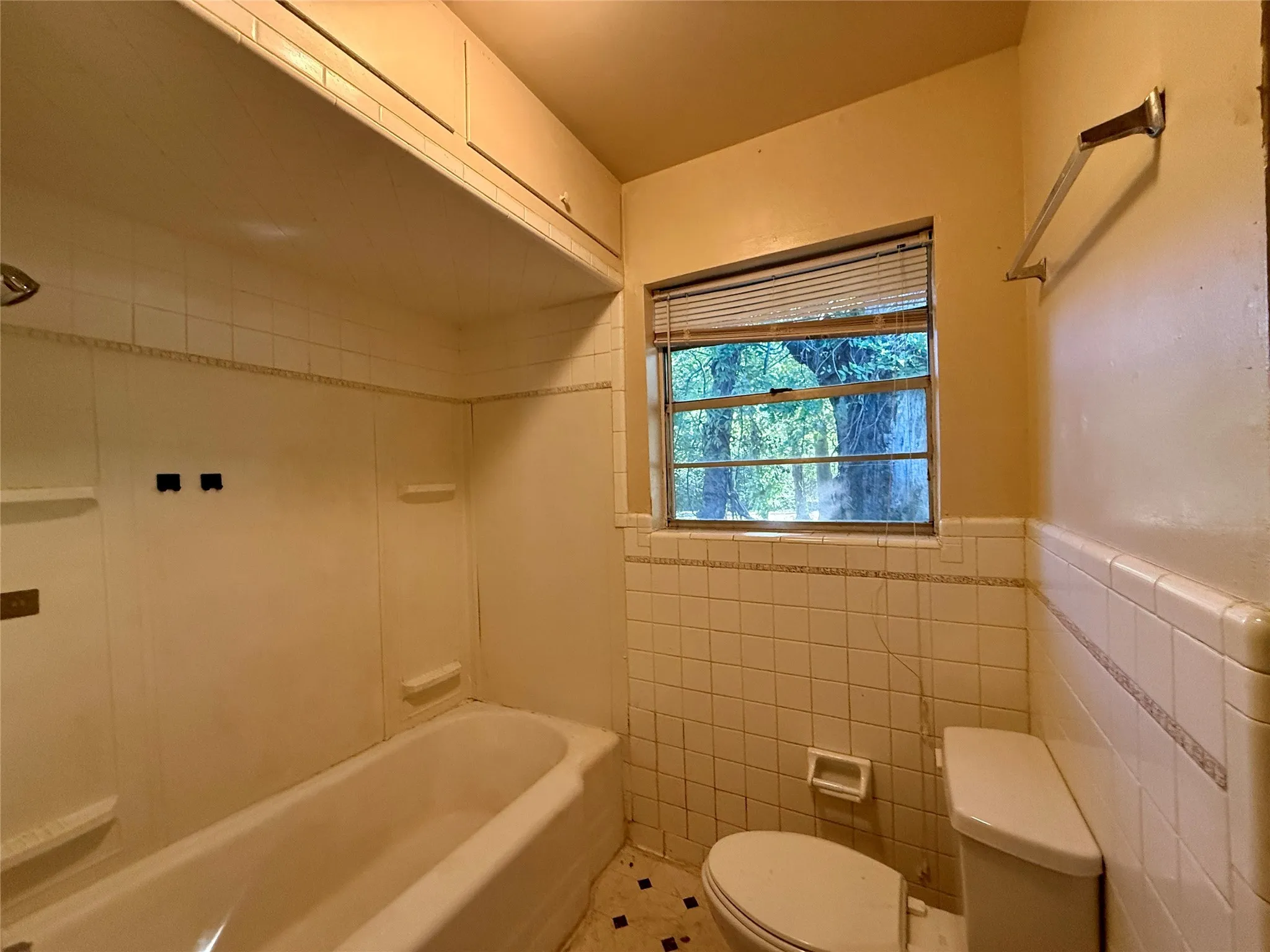 Single Family Residence For Sale in Hopkins County , 208 W Main Street, Cumby, Texas 75433, 3 Bedrooms, 1 Bathroom, 2 Garage spaces, 1,414 Sqft, built in 1973, Preowned, Price $115,000, mls#21066996, Real Estate Agent in Cumby, Homes For Sale in Hopkins county, Homes For Sale in Cumby, Realtor in Cumby Texas, Real Estate Brokerage Independent Realty Texas, Luminita Cordes Realtor
