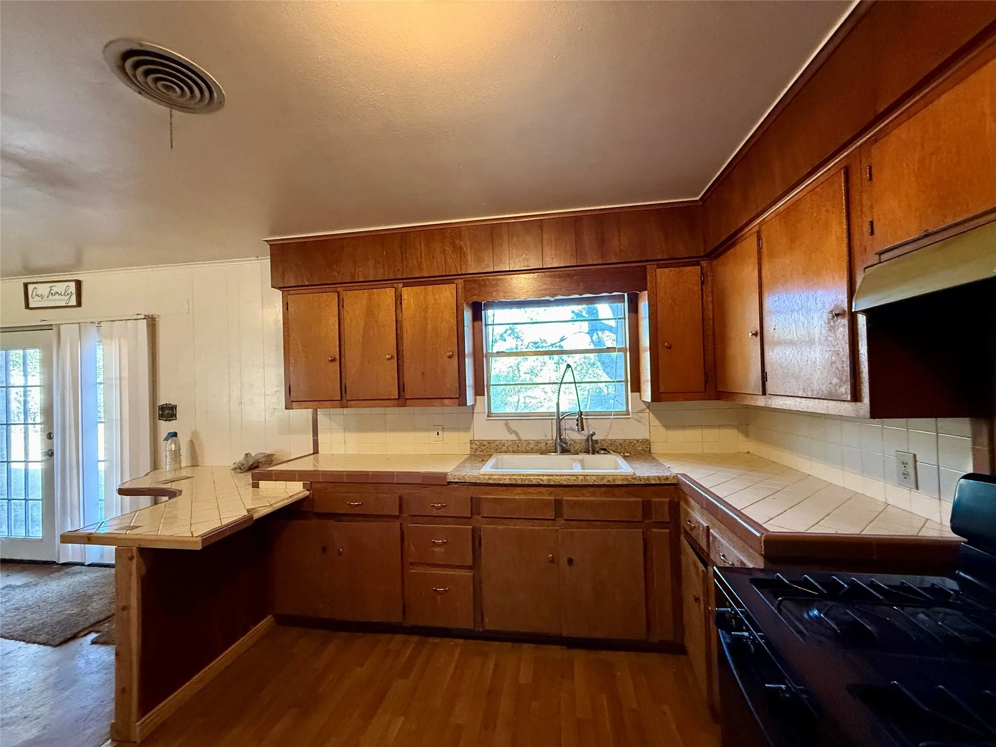 Single Family Residence For Sale in Hopkins County , 208 W Main Street, Cumby, Texas 75433, 3 Bedrooms, 1 Bathroom, 2 Garage spaces, 1,414 Sqft, built in 1973, Preowned, Price $115,000, mls#21066996, Real Estate Agent in Cumby, Homes For Sale in Hopkins county, Homes For Sale in Cumby, Realtor in Cumby Texas, Real Estate Brokerage Independent Realty Texas, Luminita Cordes Realtor
