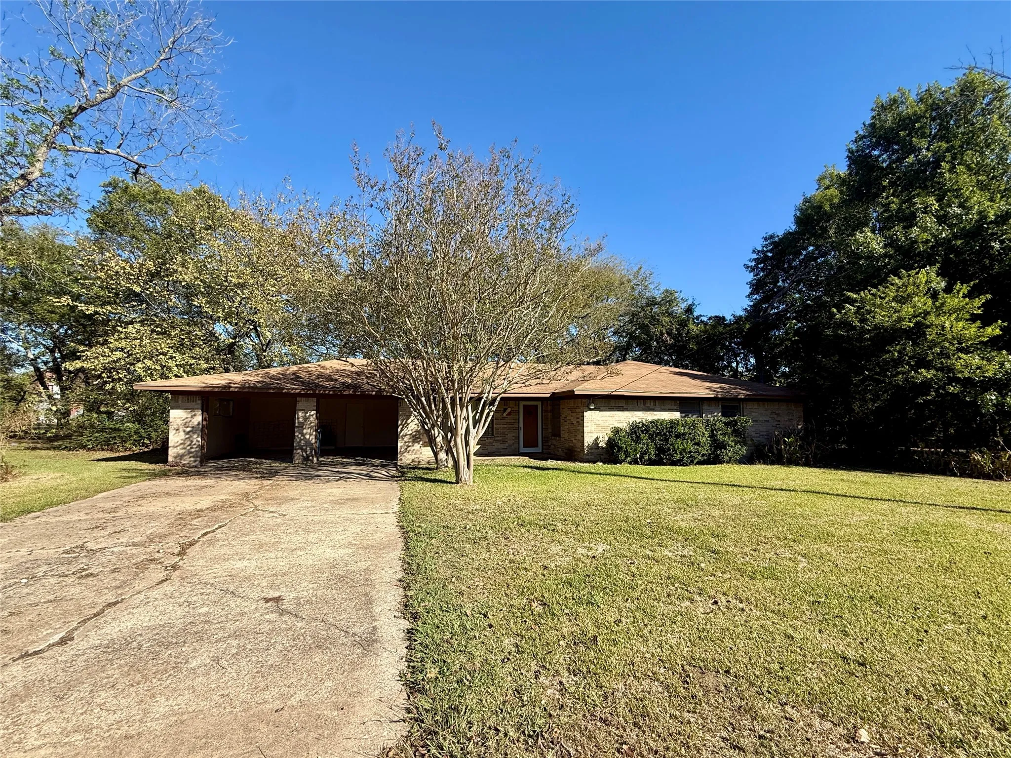 Single Family Residence For Sale in Hopkins County , 208 W Main Street, Cumby, Texas 75433, 3 Bedrooms, 1 Bathroom, 2 Garage spaces, 1,414 Sqft, built in 1973, Preowned, Price $115,000, mls#21066996, Real Estate Agent in Cumby, Homes For Sale in Hopkins county, Homes For Sale in Cumby, Realtor in Cumby Texas, Real Estate Brokerage Independent Realty Texas, Luminita Cordes Realtor