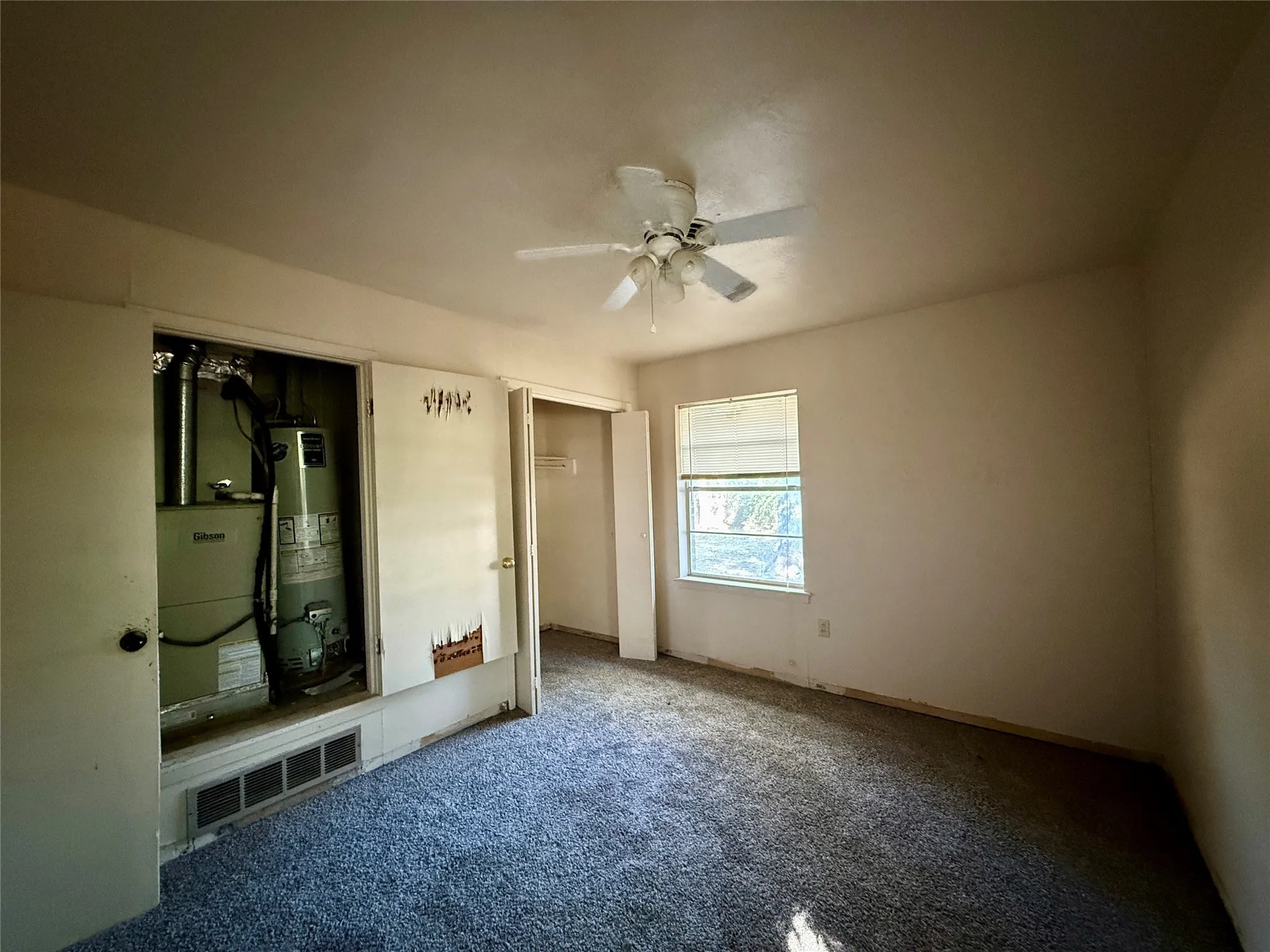 Single Family Residence For Sale in Hopkins County , 208 W Main Street, Cumby, Texas 75433, 3 Bedrooms, 1 Bathroom, 2 Garage spaces, 1,414 Sqft, built in 1973, Preowned, Price $115,000, mls#21066996, Real Estate Agent in Cumby, Homes For Sale in Hopkins county, Homes For Sale in Cumby, Realtor in Cumby Texas, Real Estate Brokerage Independent Realty Texas, Luminita Cordes Realtor