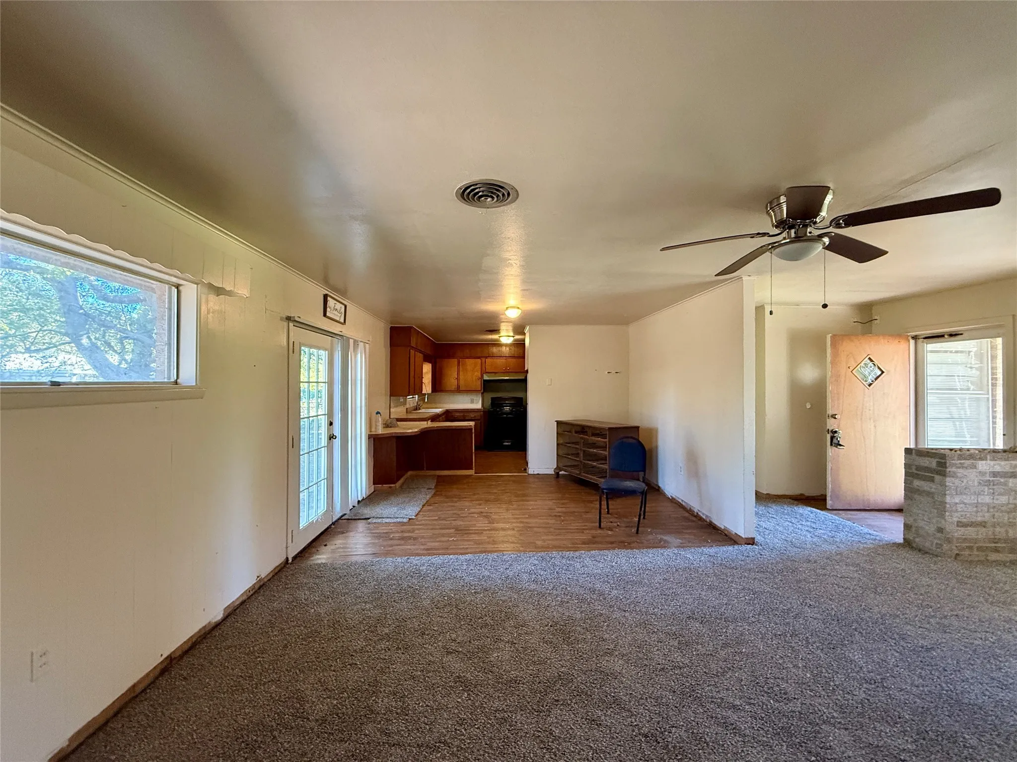 Single Family Residence For Sale in Hopkins County , 208 W Main Street, Cumby, Texas 75433, 3 Bedrooms, 1 Bathroom, 2 Garage spaces, 1,414 Sqft, built in 1973, Preowned, Price $115,000, mls#21066996, Real Estate Agent in Cumby, Homes For Sale in Hopkins county, Homes For Sale in Cumby, Realtor in Cumby Texas, Real Estate Brokerage Independent Realty Texas, Luminita Cordes Realtor