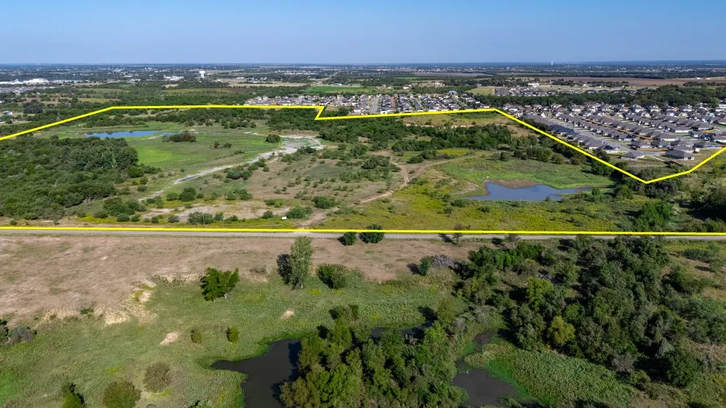 Aerial overview of property's location featuring a nearby body of water and property boundaries highlighted