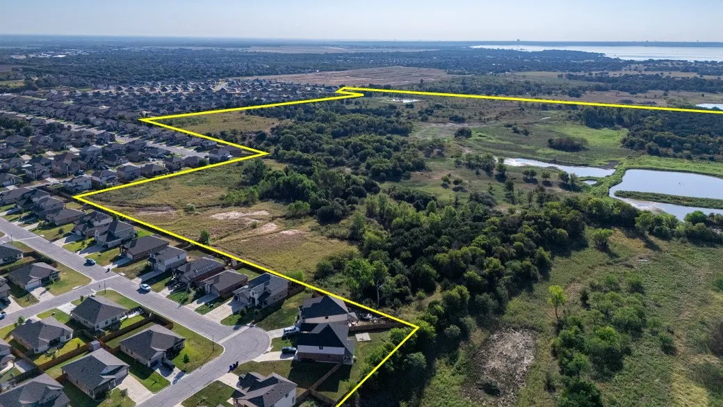 View of property location featuring a large body of water and property parcel outlined
