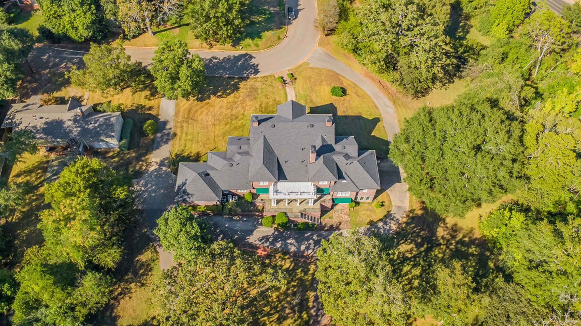 Single Family Residence For Sale in Anderson County , 408 E Jolly Street, Palestine, Texas 75801, 4 Bedroom, 6 Bathroom, 3 Garage spaces, 6,871 Sqft, built in 2000, Preowned, mls#21100444, Real Estate Agent in Palestine, Homes For Sale in Anderson county, Homes For Sale in Palestine, Realtor in Palestine Texas, Real Estate Brokerage Independent Realty Texas, Luminita Cordes Realtor