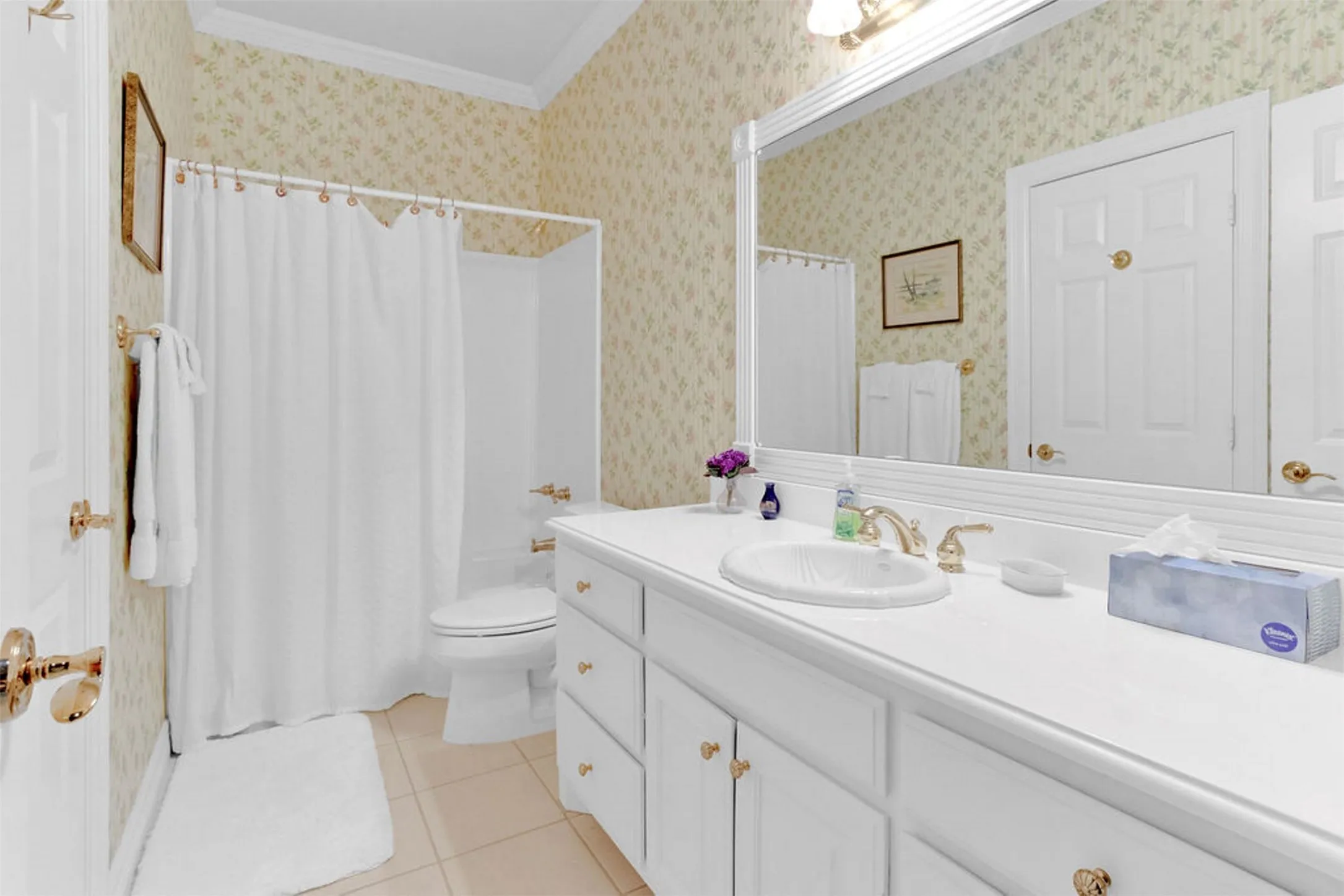Single Family Residence For Sale in Anderson County , 408 E Jolly Street, Palestine, Texas 75801, 4 Bedroom, 6 Bathroom, 3 Garage spaces, 6,871 Sqft, built in 2000, Preowned, mls#21100444, Real Estate Agent in Palestine, Homes For Sale in Anderson county, Homes For Sale in Palestine, Realtor in Palestine Texas, Real Estate Brokerage Independent Realty Texas, Luminita Cordes Realtor