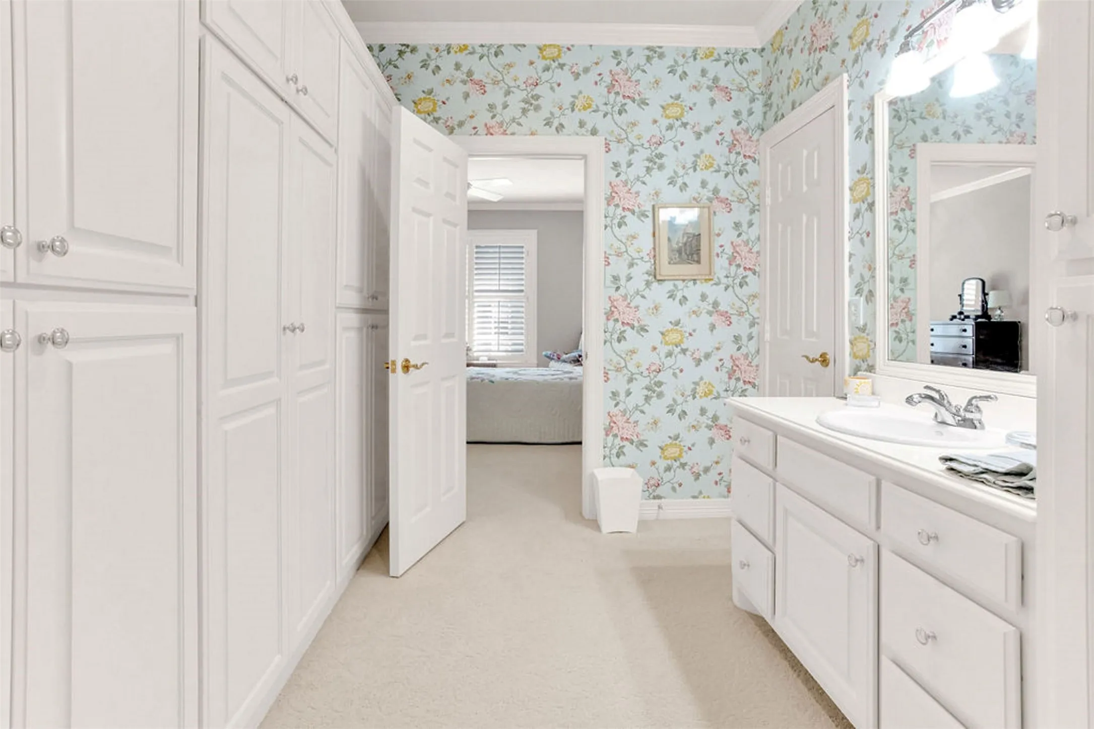 Single Family Residence For Sale in Anderson County , 408 E Jolly Street, Palestine, Texas 75801, 4 Bedroom, 6 Bathroom, 3 Garage spaces, 6,871 Sqft, built in 2000, Preowned, mls#21100444, Real Estate Agent in Palestine, Homes For Sale in Anderson county, Homes For Sale in Palestine, Realtor in Palestine Texas, Real Estate Brokerage Independent Realty Texas, Luminita Cordes Realtor