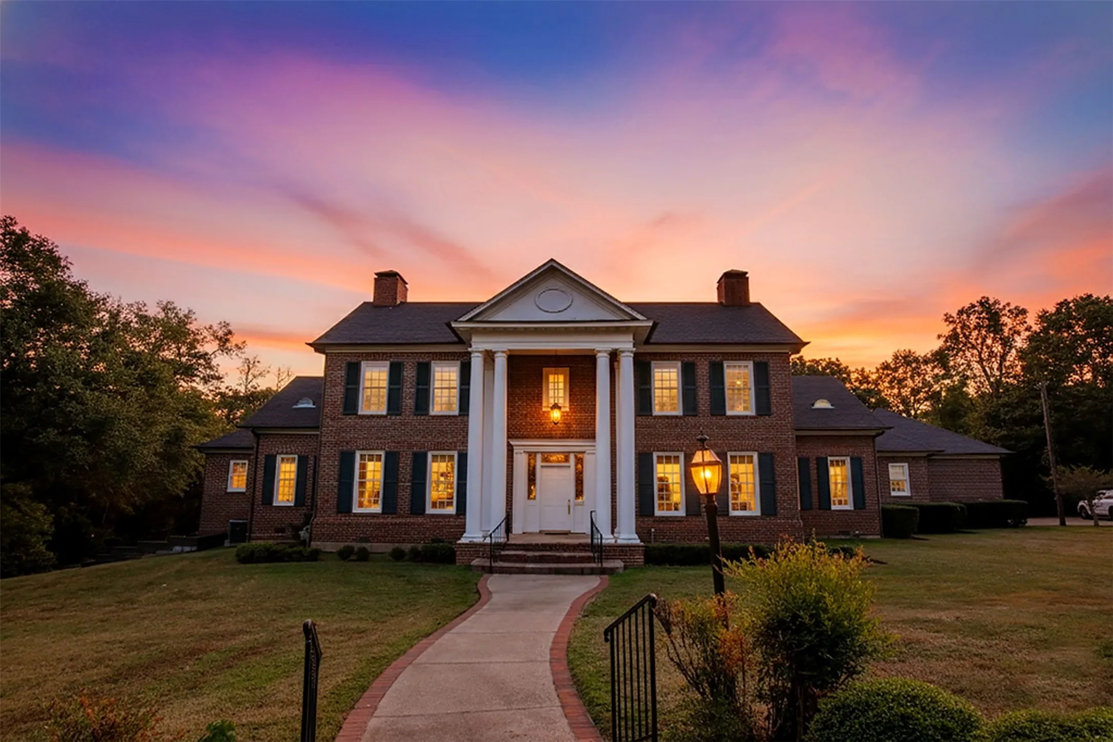 Single Family Residence For Sale in Anderson County , 408 E Jolly Street, Palestine, Texas 75801, 4 Bedroom, 6 Bathroom, 3 Garage spaces, 6,871 Sqft, built in 2000, Preowned, mls#21100444, Real Estate Agent in Palestine, Homes For Sale in Anderson county, Homes For Sale in Palestine, Realtor in Palestine Texas, Real Estate Brokerage Independent Realty Texas, Luminita Cordes Realtor