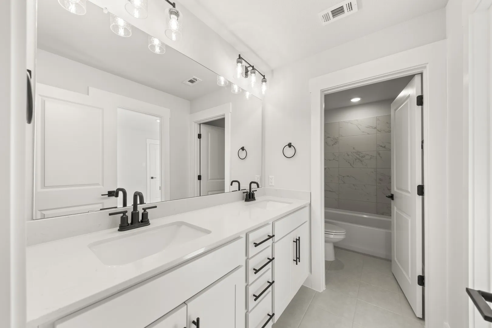 21. 214 Saddletree - 2ND Bath
