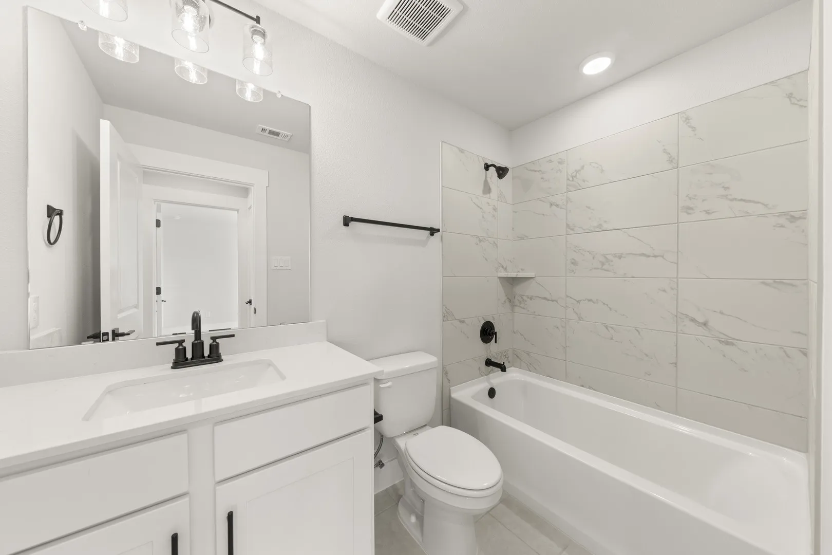 23. 214 Saddletree - 3RD Bath