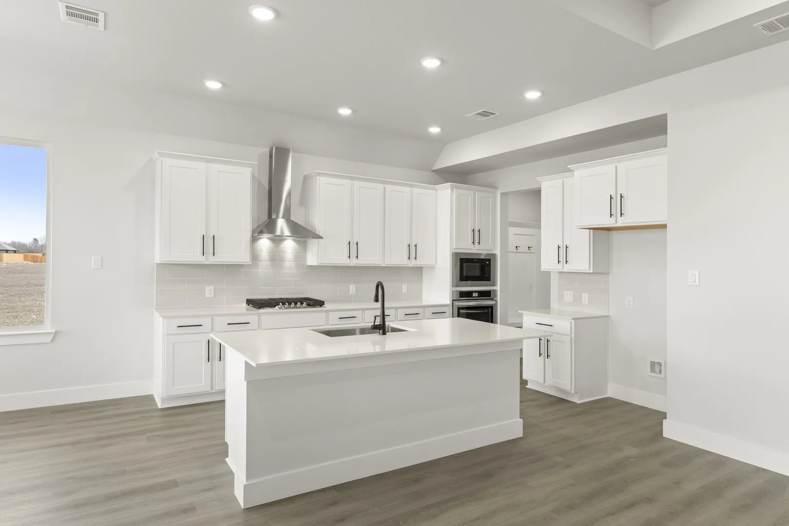 09. 214 Saddletree - Kitchen (2)