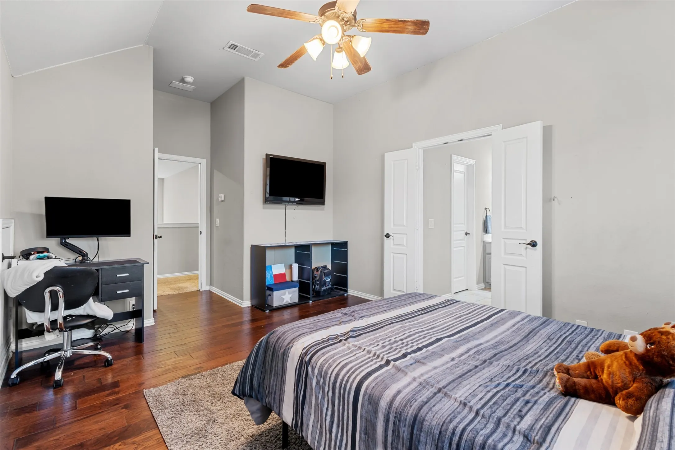 Spacious secondary bedrooms