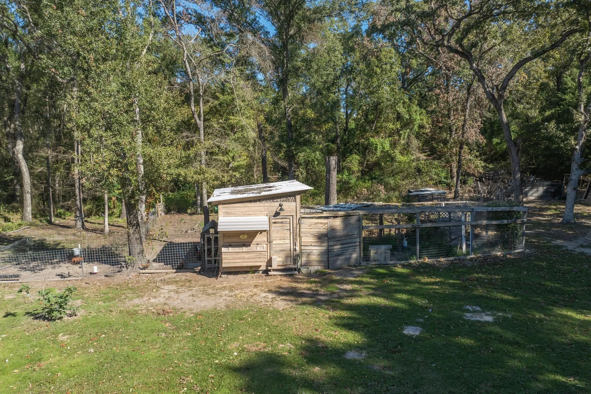 View of yard featuring exterior structure and an outdoor structure