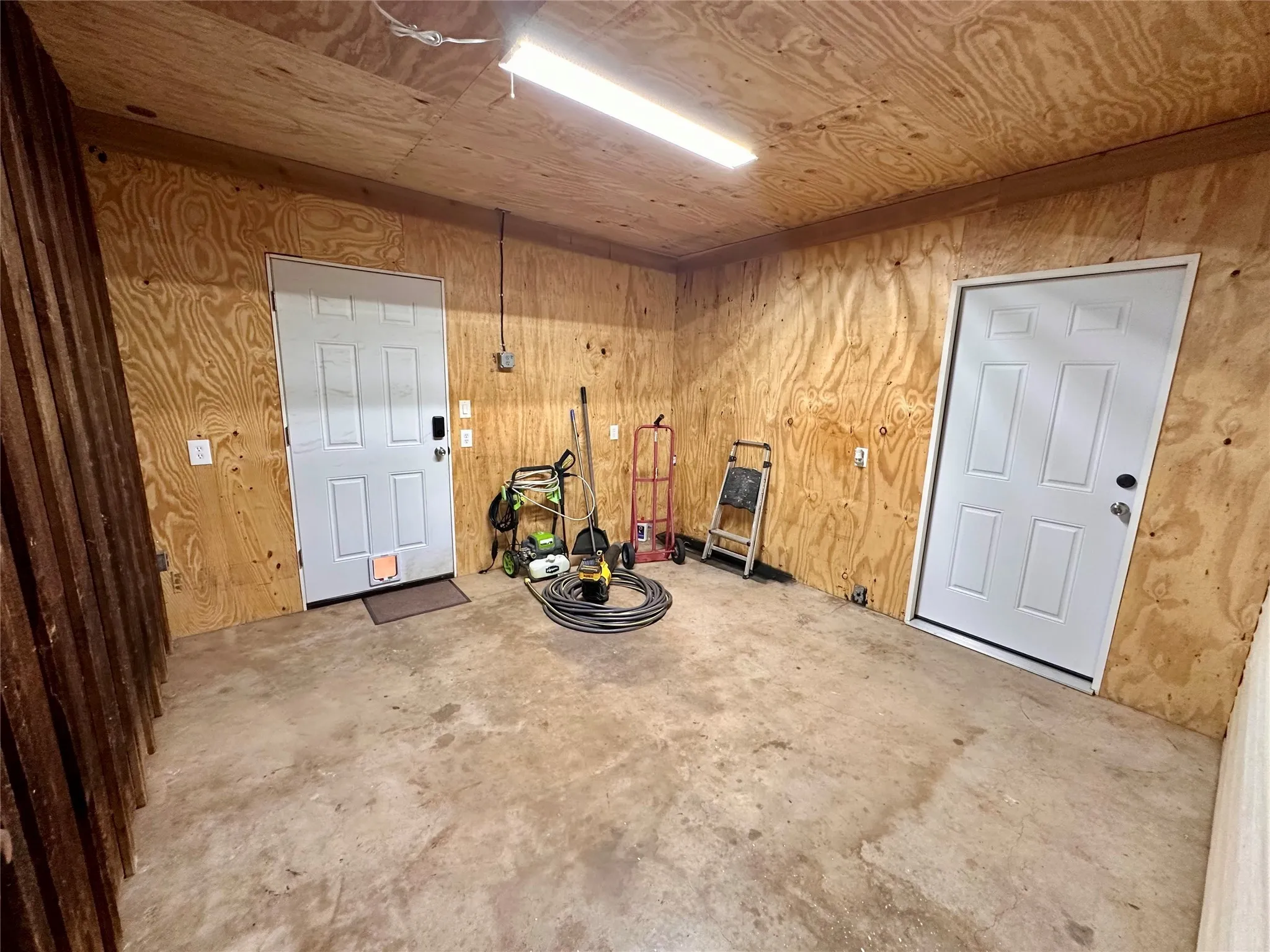 Single Family Residence For Sale in Baylor County , 107 N Arkansas Street, Seymour, Texas 76380, 3 Bedroom, 2 Bathroom, 1 Garage spaces, 2,043 Sqft, built in 1958, mls#21101900, Real Estate Agent in Seymour, Homes For Sale in Baylor county, Homes For Sale in Seymour, Realtor in Seymour Texas, Real Estate Brokerage Independent Realty Texas, Luminita Cordes Realtor