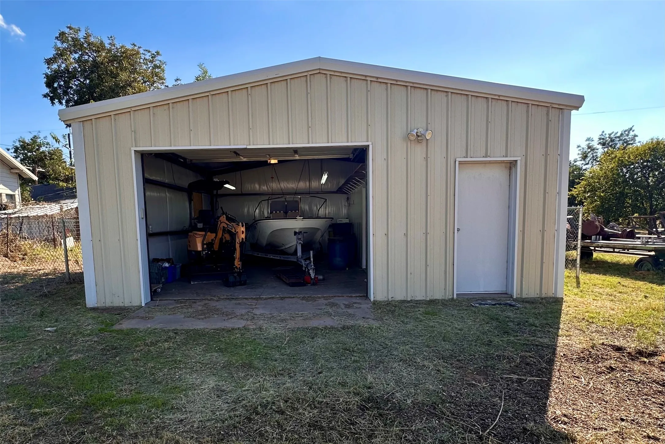 Single Family Residence For Sale in Baylor County , 107 N Arkansas Street, Seymour, Texas 76380, 3 Bedroom, 2 Bathroom, 1 Garage spaces, 2,043 Sqft, built in 1958, mls#21101900, Real Estate Agent in Seymour, Homes For Sale in Baylor county, Homes For Sale in Seymour, Realtor in Seymour Texas, Real Estate Brokerage Independent Realty Texas, Luminita Cordes Realtor