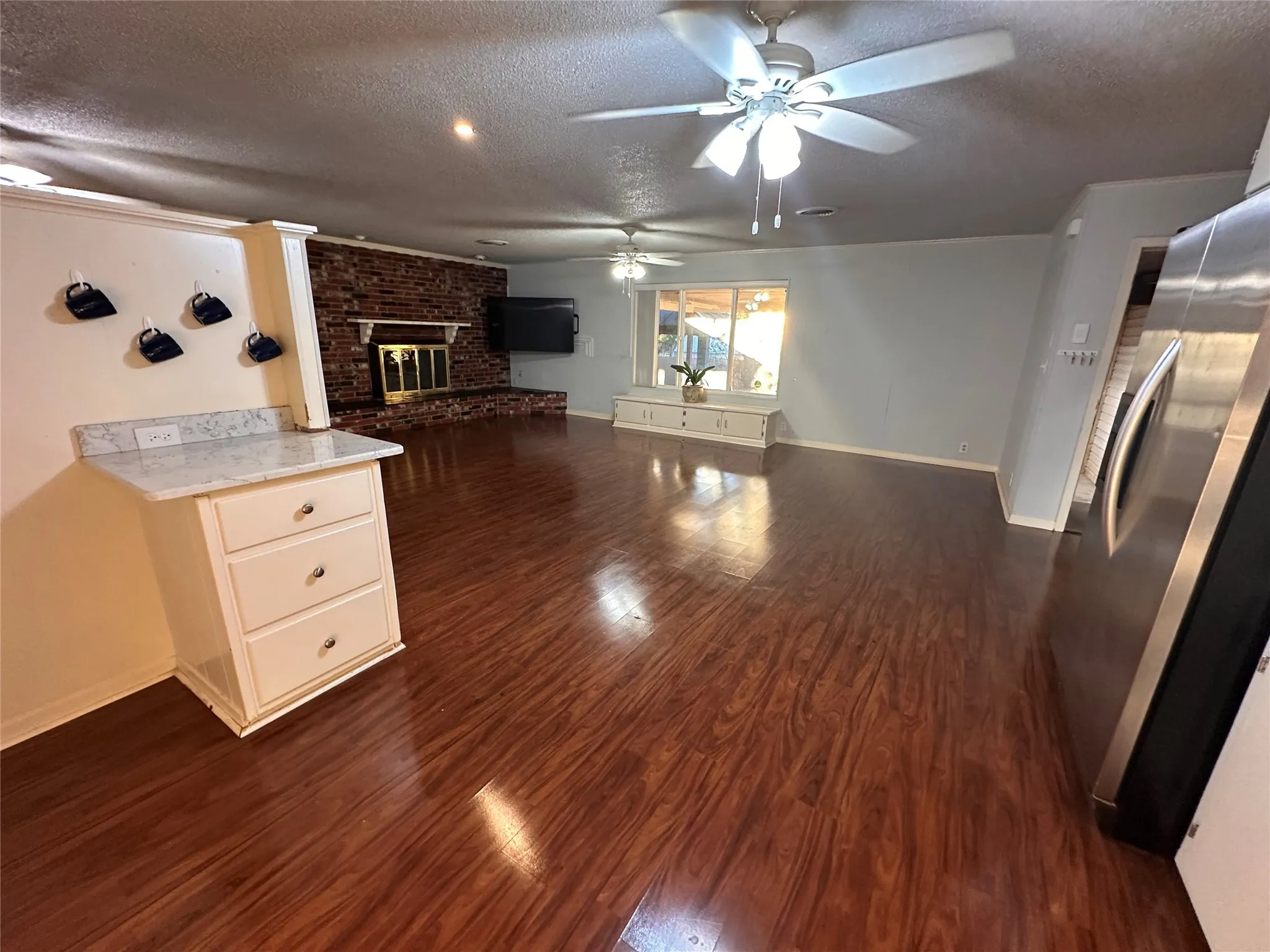 Single Family Residence For Sale in Baylor County , 107 N Arkansas Street, Seymour, Texas 76380, 3 Bedroom, 2 Bathroom, 1 Garage spaces, 2,043 Sqft, built in 1958, mls#21101900, Real Estate Agent in Seymour, Homes For Sale in Baylor county, Homes For Sale in Seymour, Realtor in Seymour Texas, Real Estate Brokerage Independent Realty Texas, Luminita Cordes Realtor
