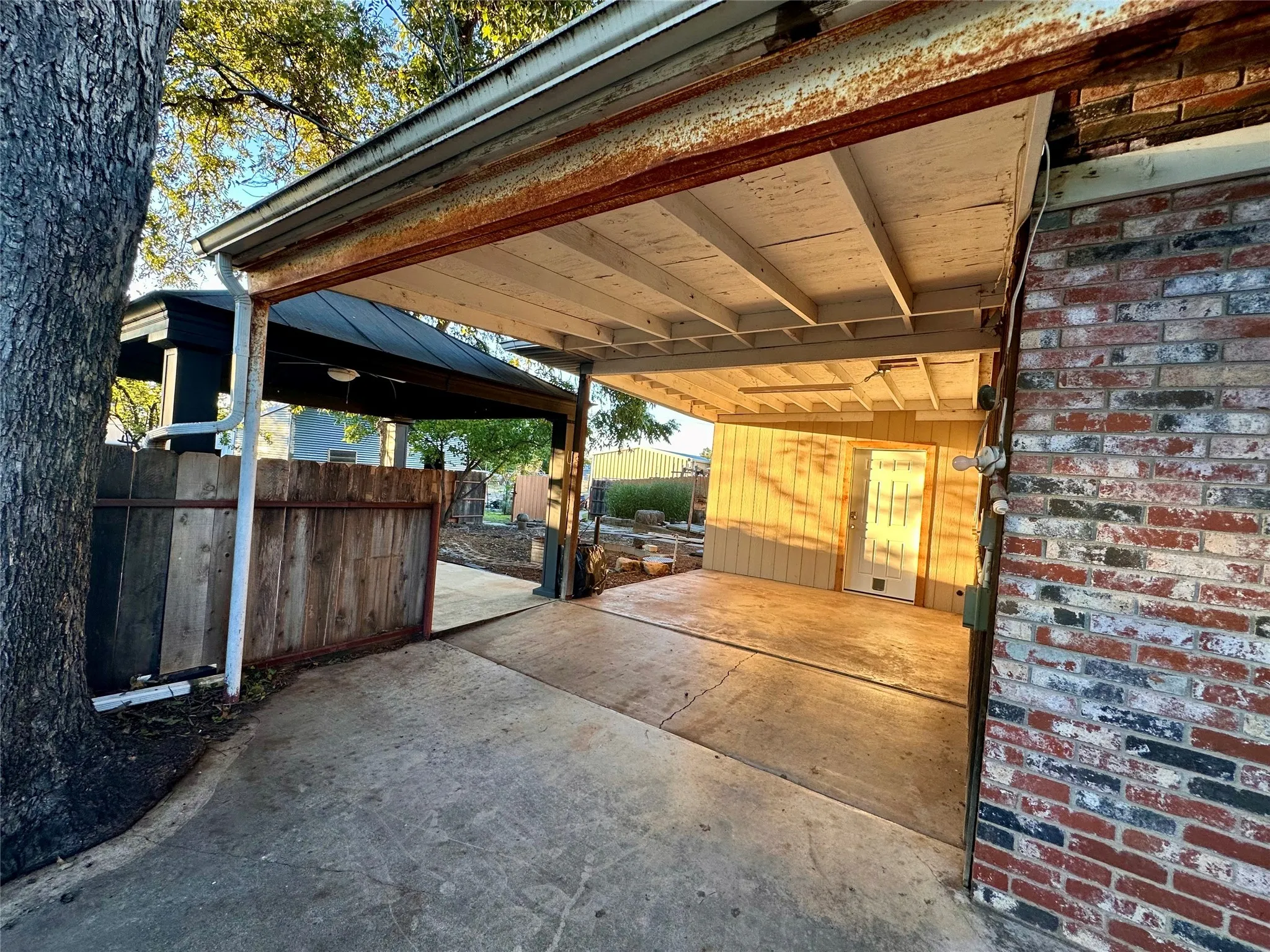 Single Family Residence For Sale in Baylor County , 107 N Arkansas Street, Seymour, Texas 76380, 3 Bedroom, 2 Bathroom, 1 Garage spaces, 2,043 Sqft, built in 1958, mls#21101900, Real Estate Agent in Seymour, Homes For Sale in Baylor county, Homes For Sale in Seymour, Realtor in Seymour Texas, Real Estate Brokerage Independent Realty Texas, Luminita Cordes Realtor
