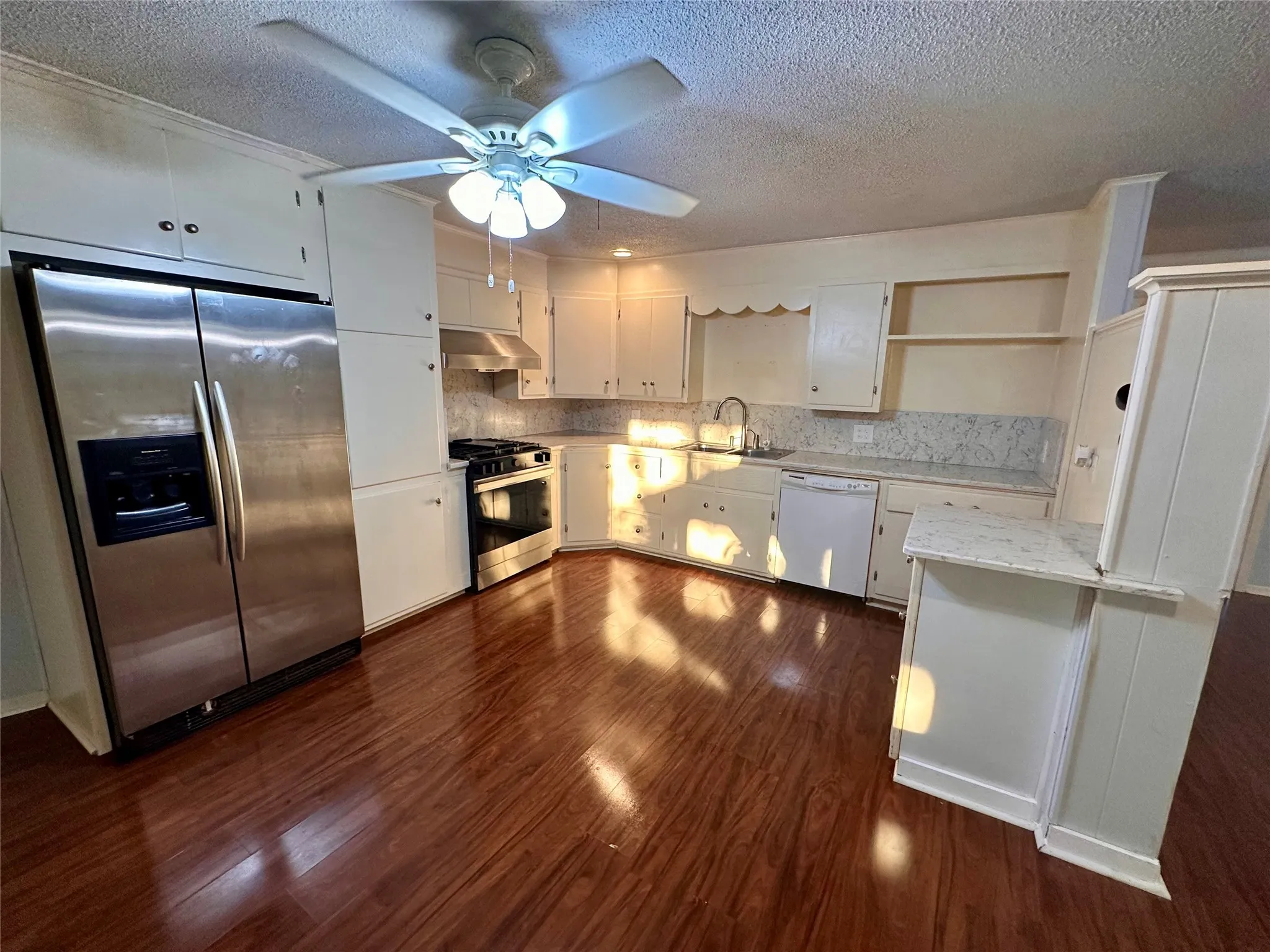 Single Family Residence For Sale in Baylor County , 107 N Arkansas Street, Seymour, Texas 76380, 3 Bedroom, 2 Bathroom, 1 Garage spaces, 2,043 Sqft, built in 1958, mls#21101900, Real Estate Agent in Seymour, Homes For Sale in Baylor county, Homes For Sale in Seymour, Realtor in Seymour Texas, Real Estate Brokerage Independent Realty Texas, Luminita Cordes Realtor