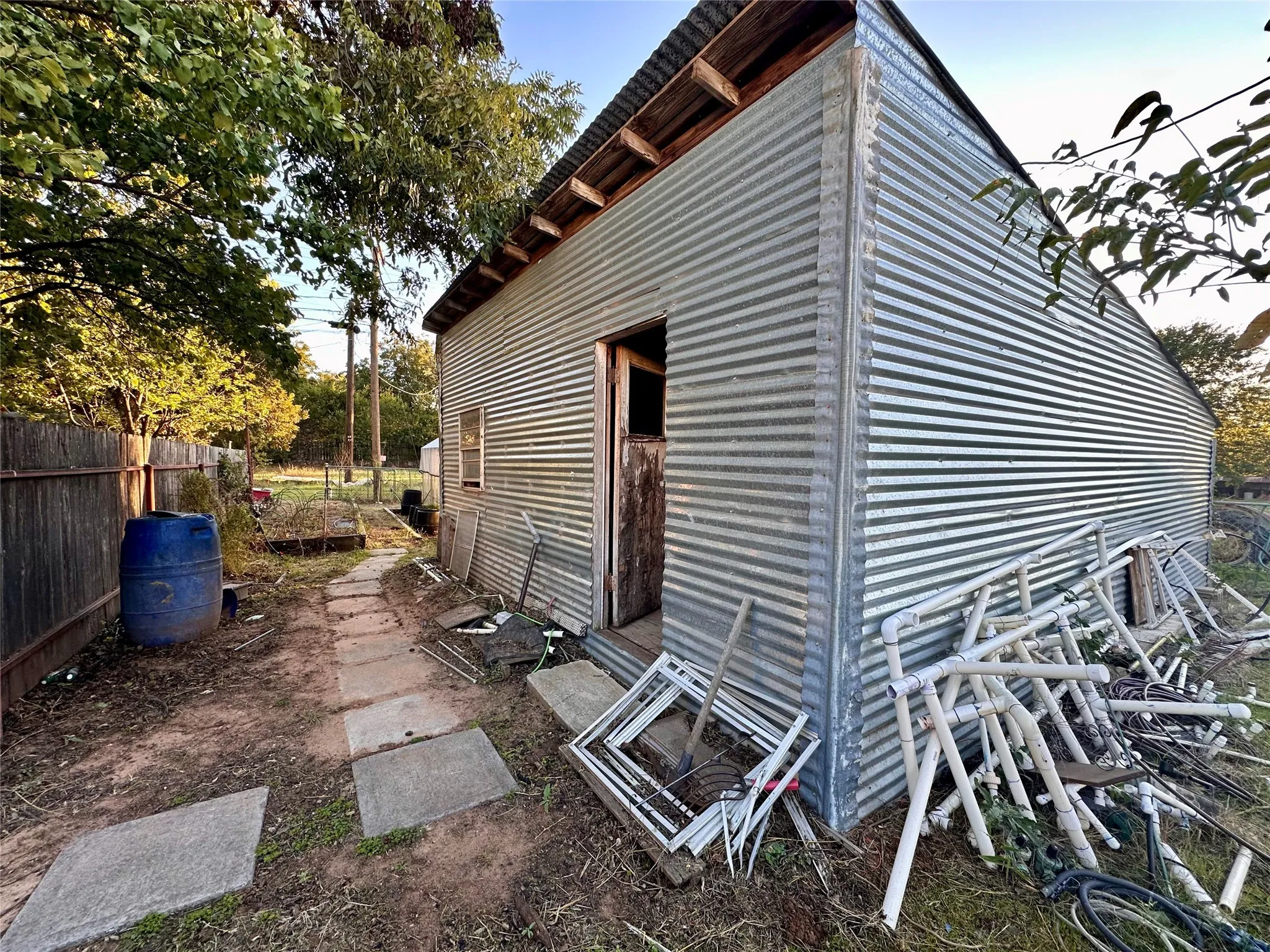 Single Family Residence For Sale in Baylor County , 107 N Arkansas Street, Seymour, Texas 76380, 3 Bedroom, 2 Bathroom, 1 Garage spaces, 2,043 Sqft, built in 1958, mls#21101900, Real Estate Agent in Seymour, Homes For Sale in Baylor county, Homes For Sale in Seymour, Realtor in Seymour Texas, Real Estate Brokerage Independent Realty Texas, Luminita Cordes Realtor